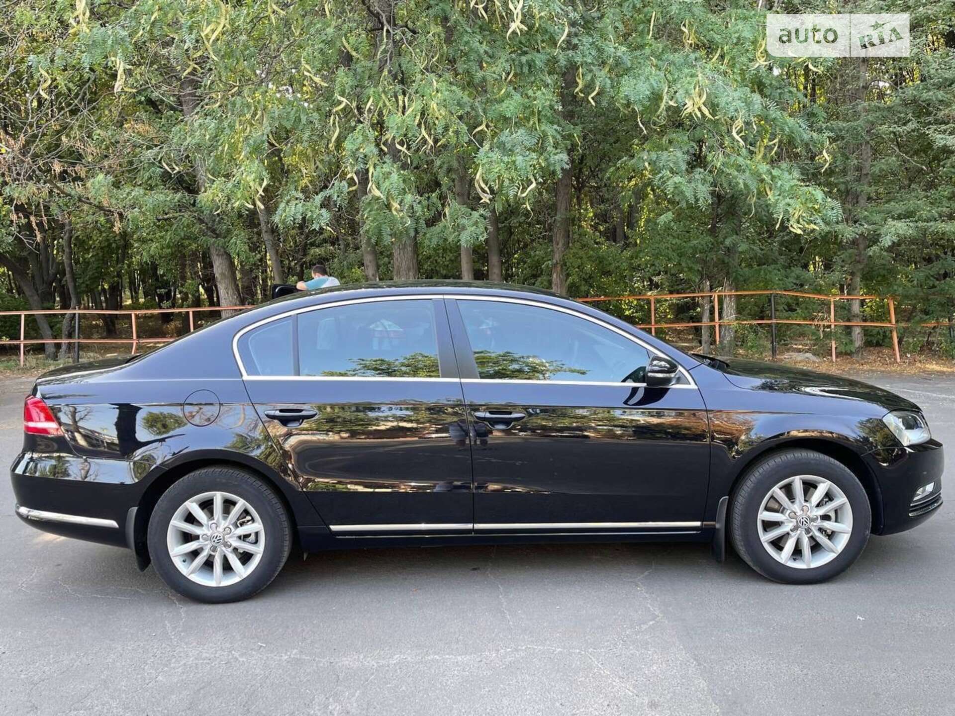 VOLKSWAGEN PASSAT 2011