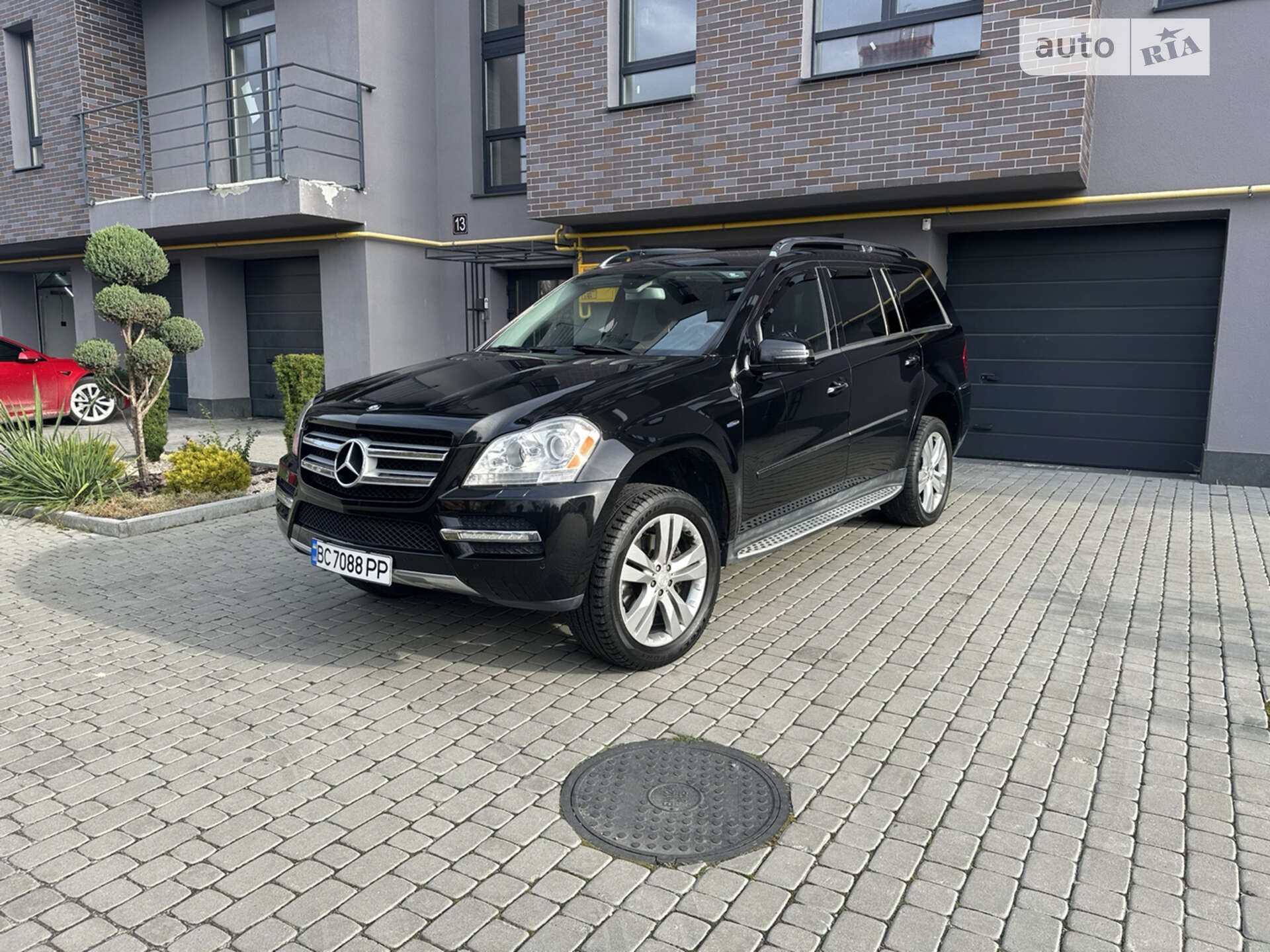 Головне фото звіту автомобіля MERCEDES-BENZ GL 350 2011