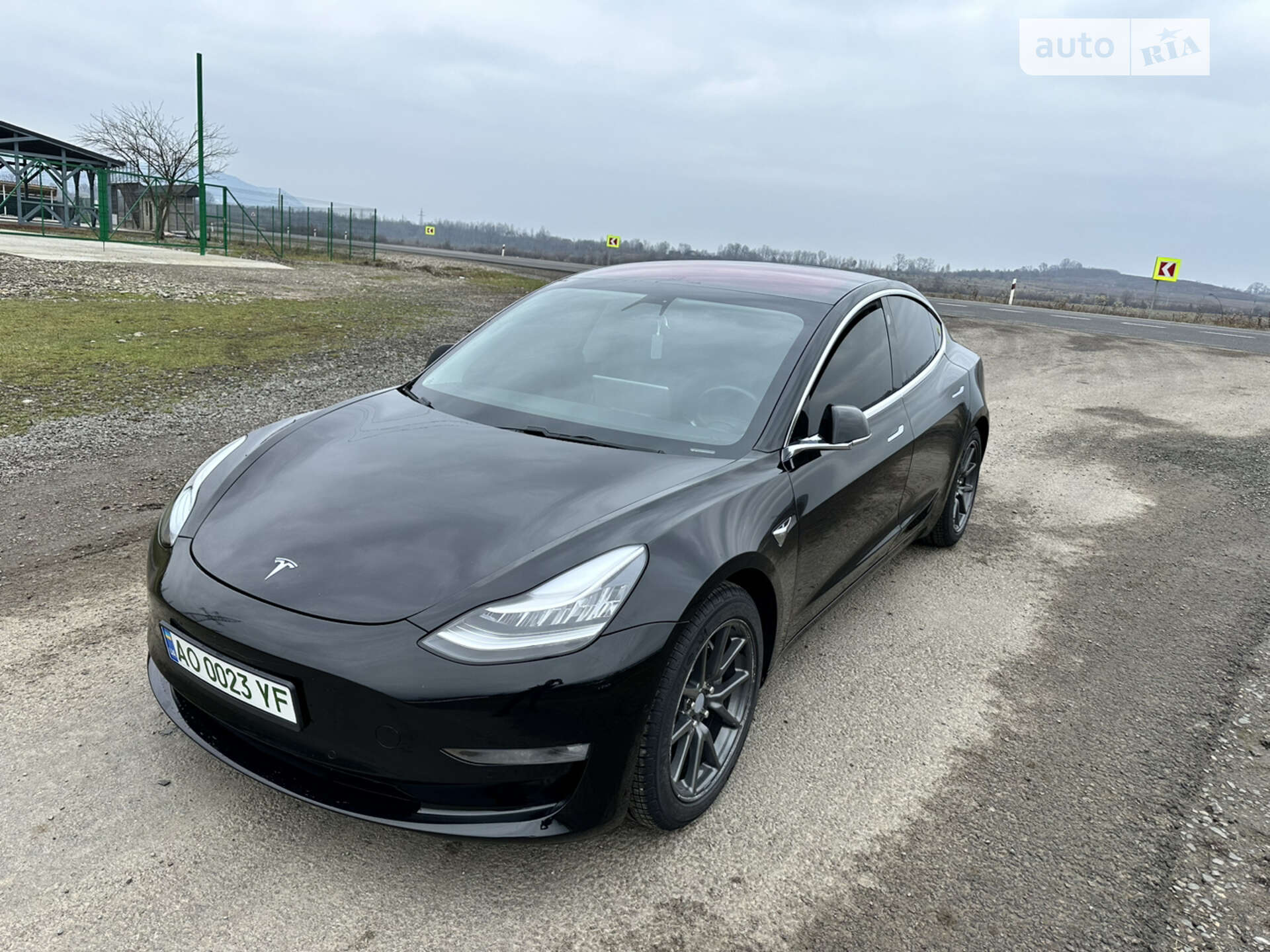 Головне фото звіту автомобіля TESLA MODEL 3 2018