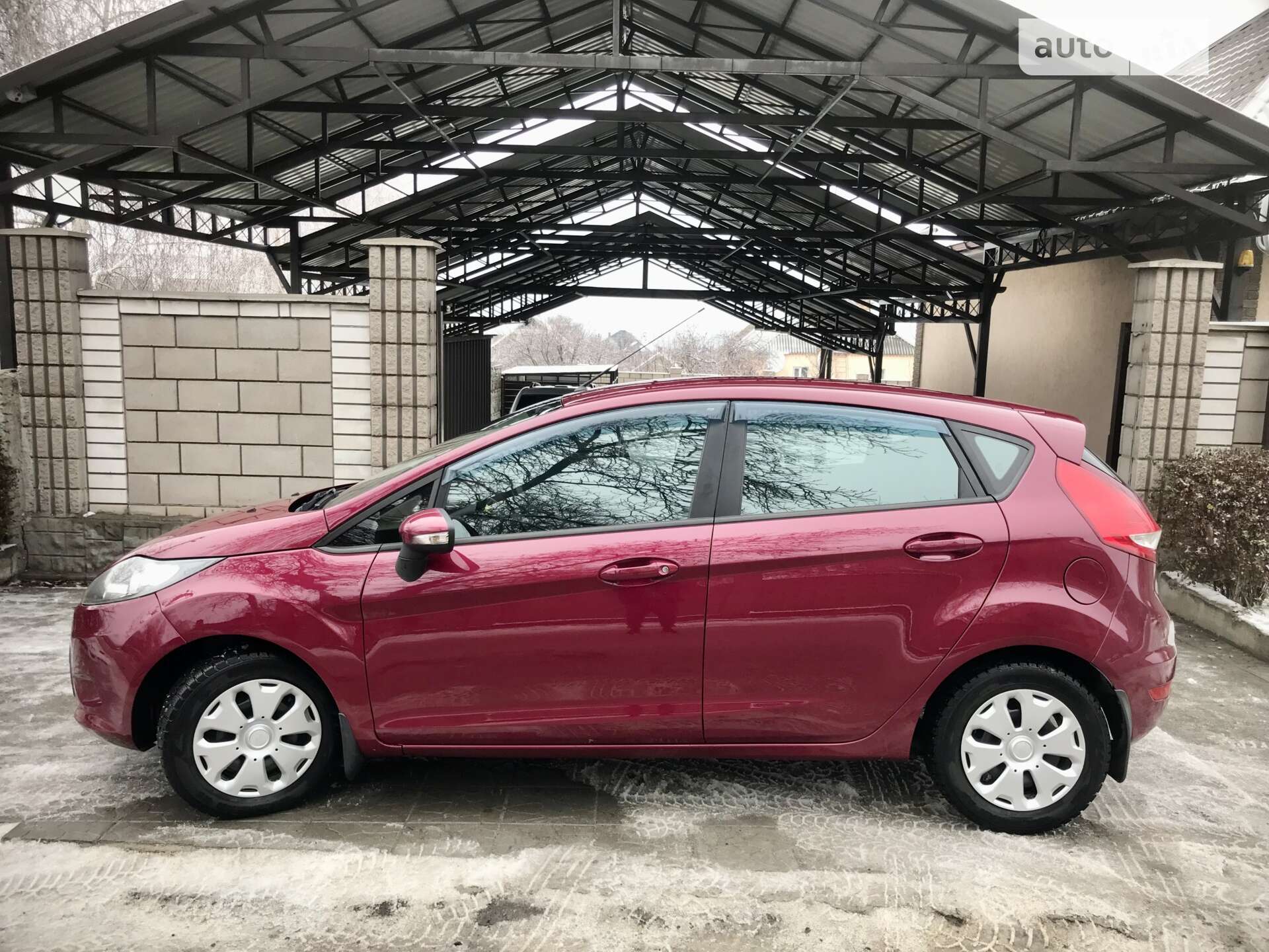 Головне фото звіту автомобіля FORD FIESTA 2010