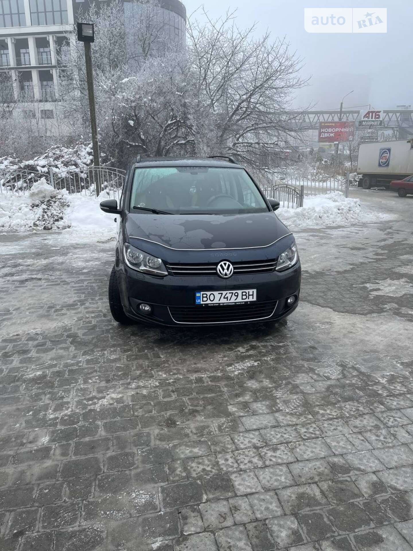 VOLKSWAGEN TOURAN 2012