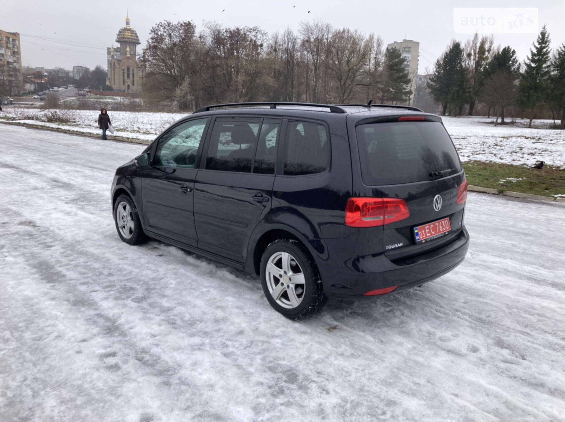 VOLKSWAGEN TOURAN 2010