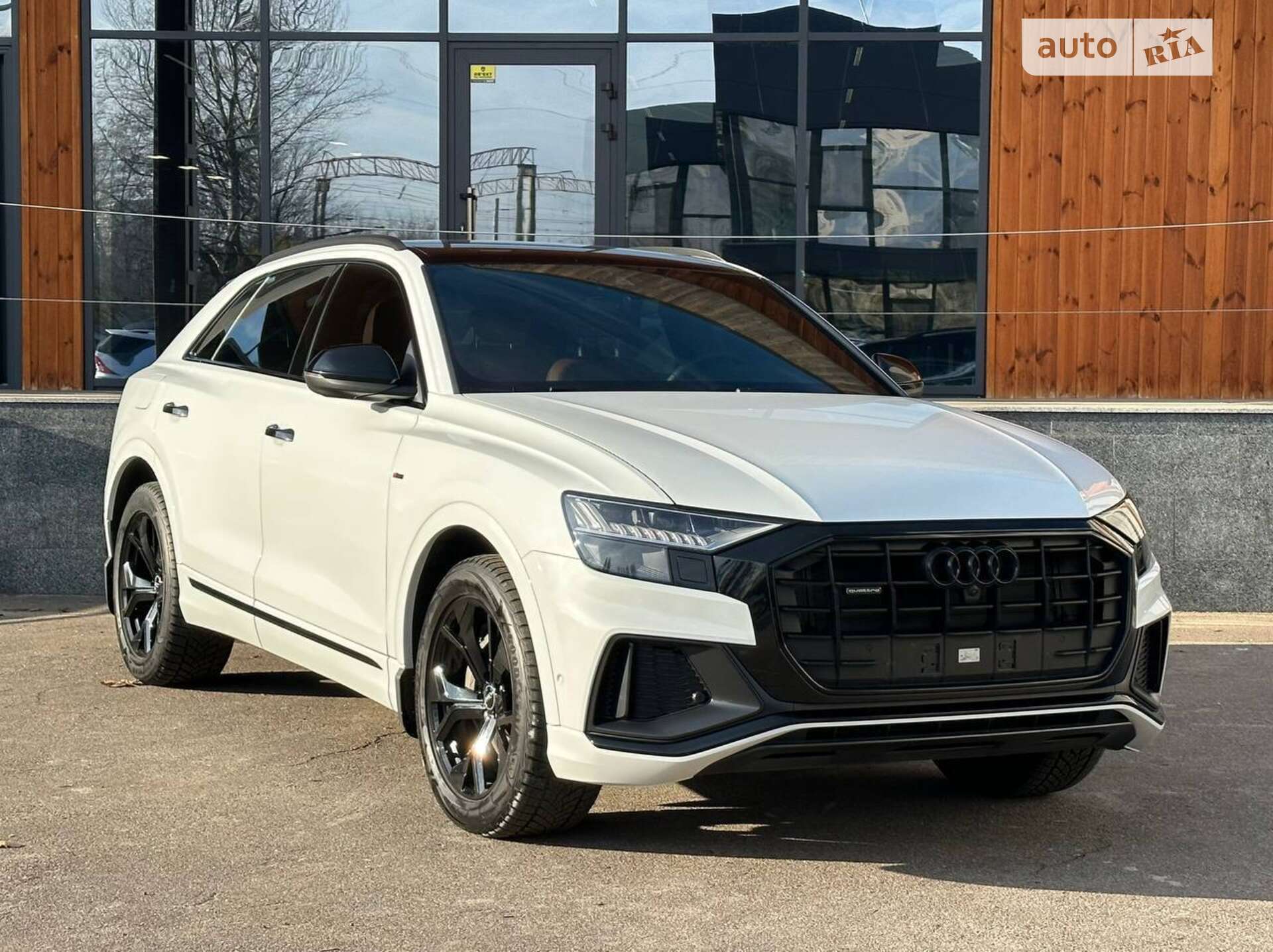 Головне фото звіту автомобіля AUDI Q8 2021