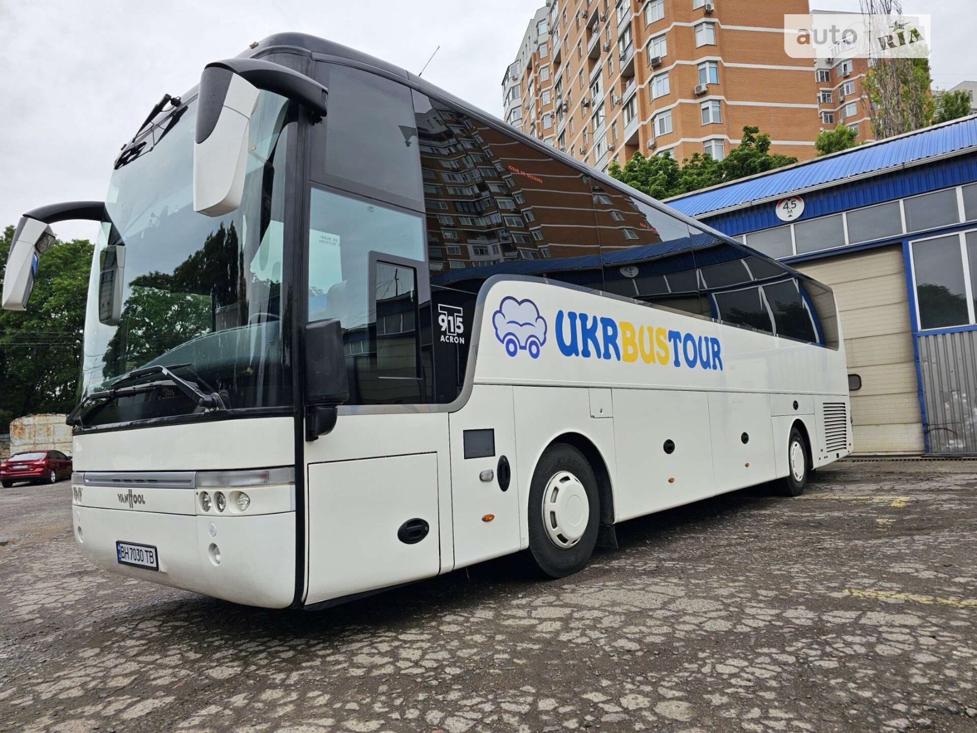 VAN HOOL ACRON 2012