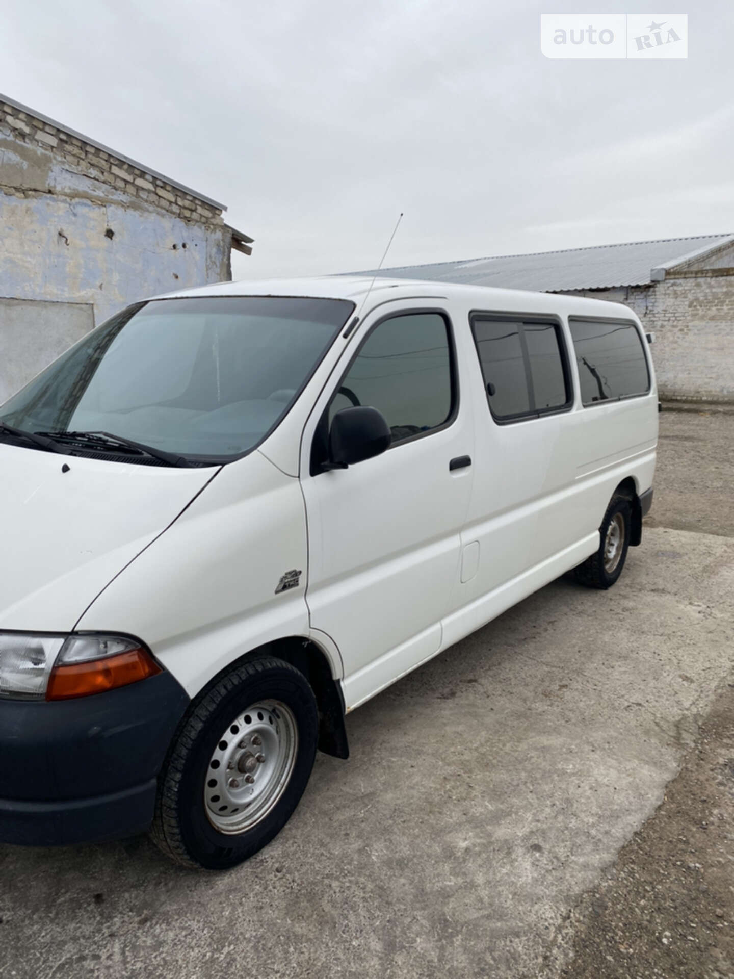 TOYOTA HI ACE 2003