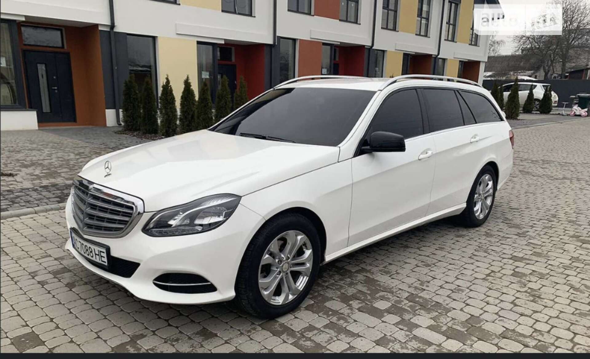 MERCEDES-BENZ E 200 2015