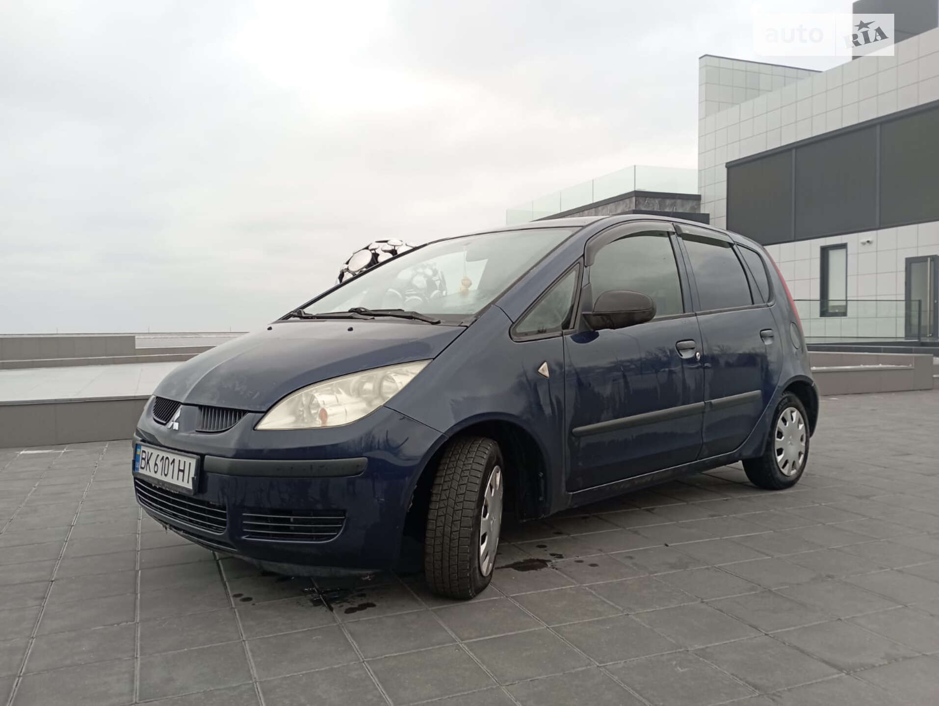 MITSUBISHI COLT 2004