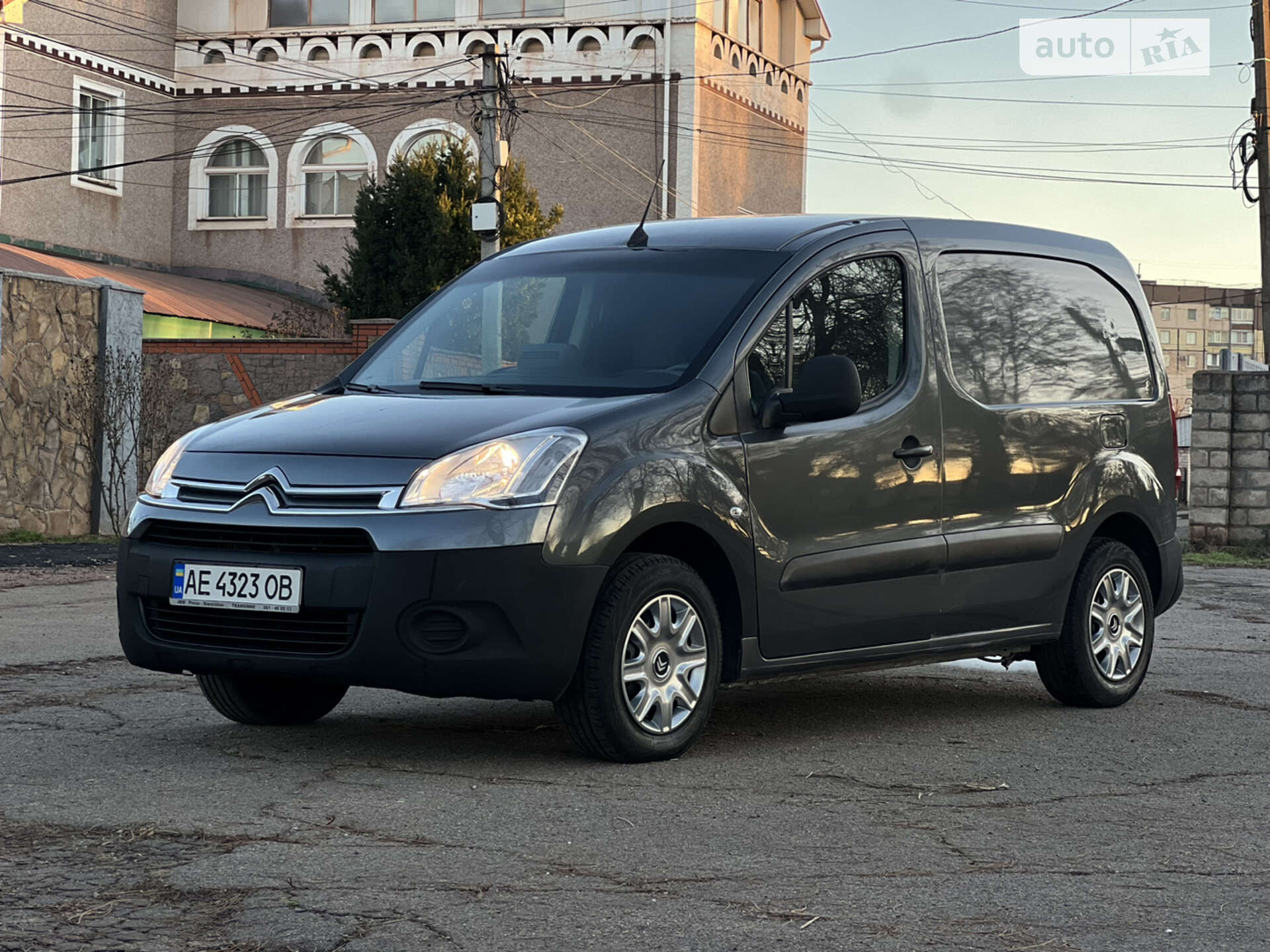 Головне фото звіту автомобіля CITROEN BERLINGO 2014