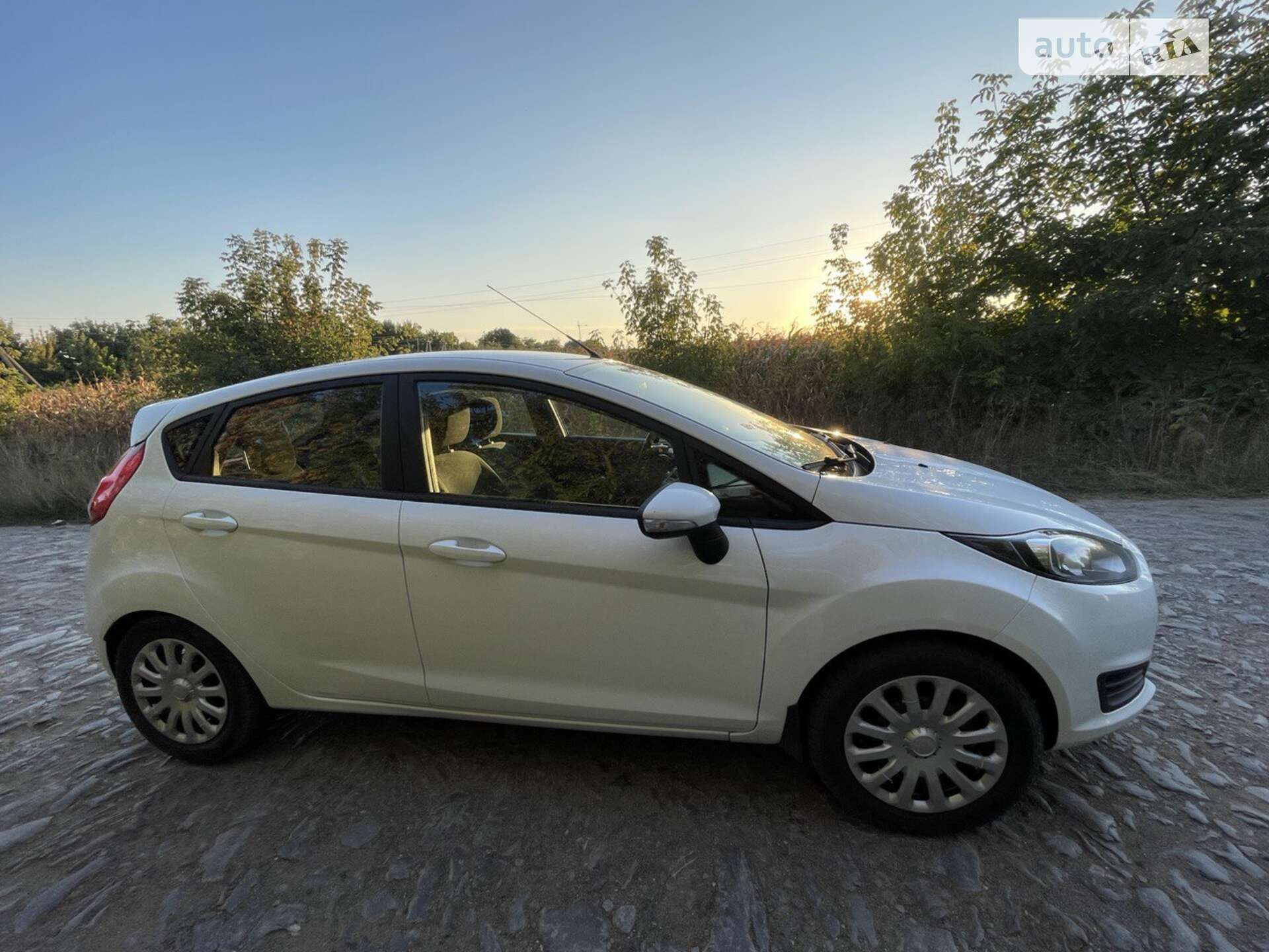 Головне фото звіту автомобіля FORD FIESTA 2016