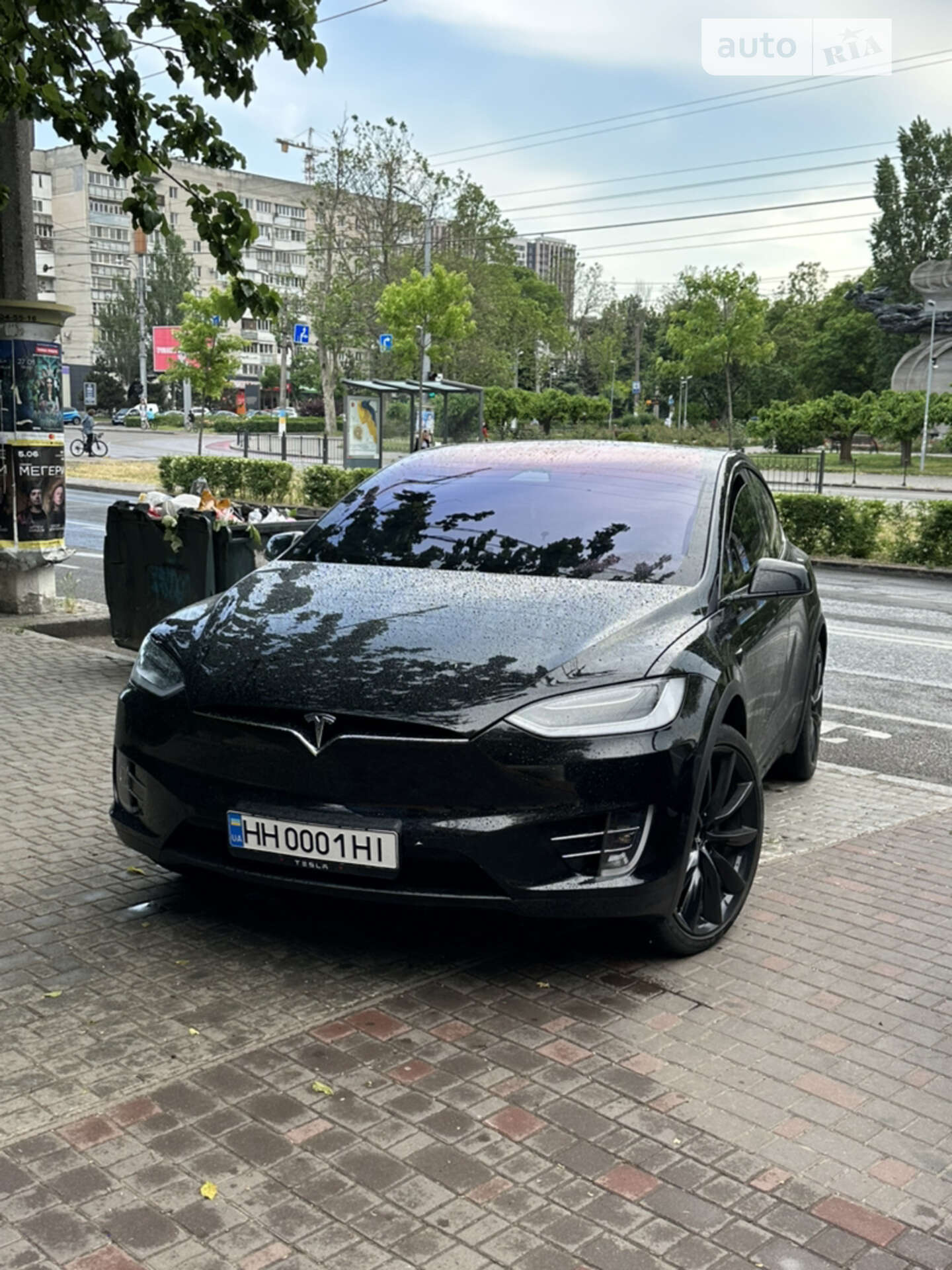 TESLA MODEL X
