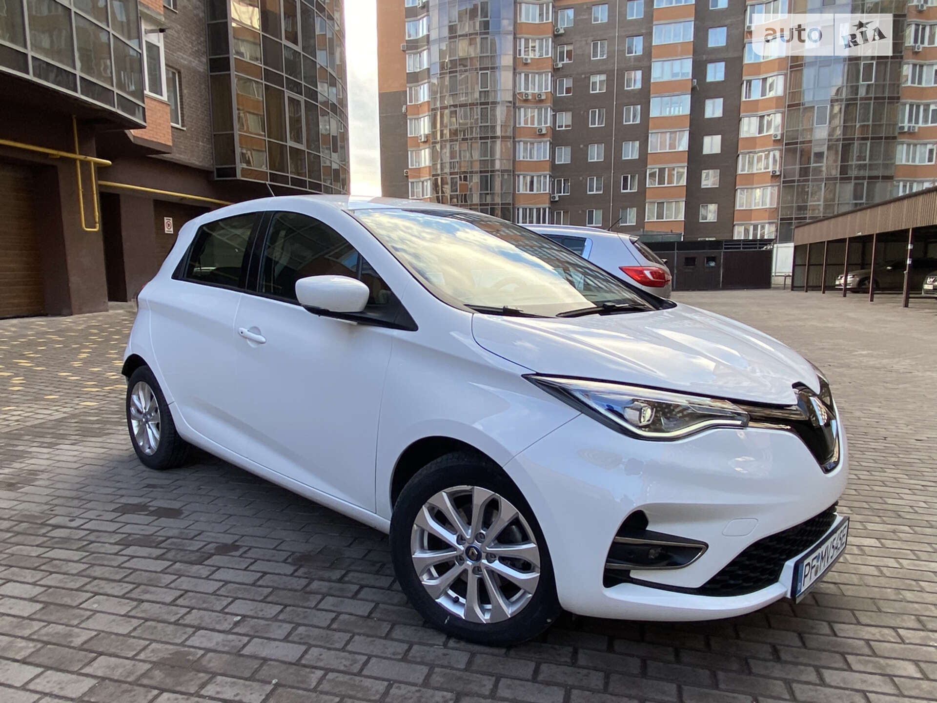 Головне фото звіту автомобіля RENAULT ZOE 2020