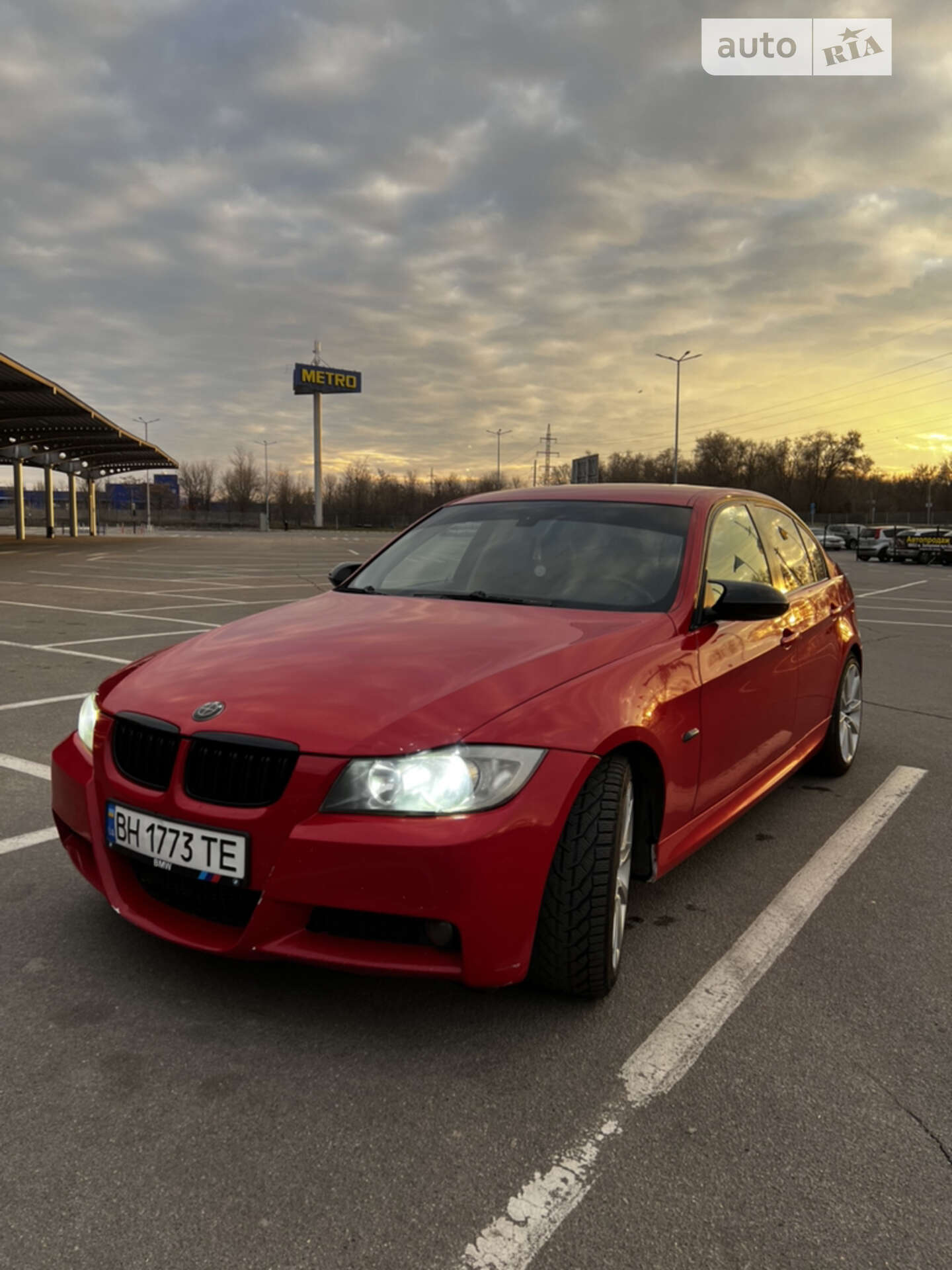 Головне фото звіту автомобіля BMW 320I 2006