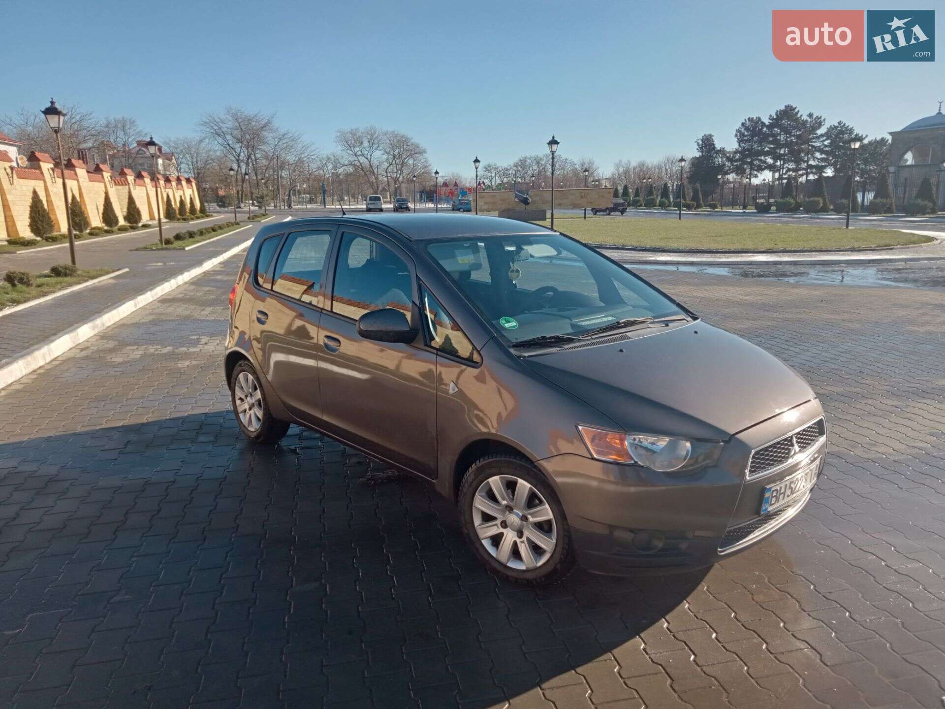 MITSUBISHI COLT 2011