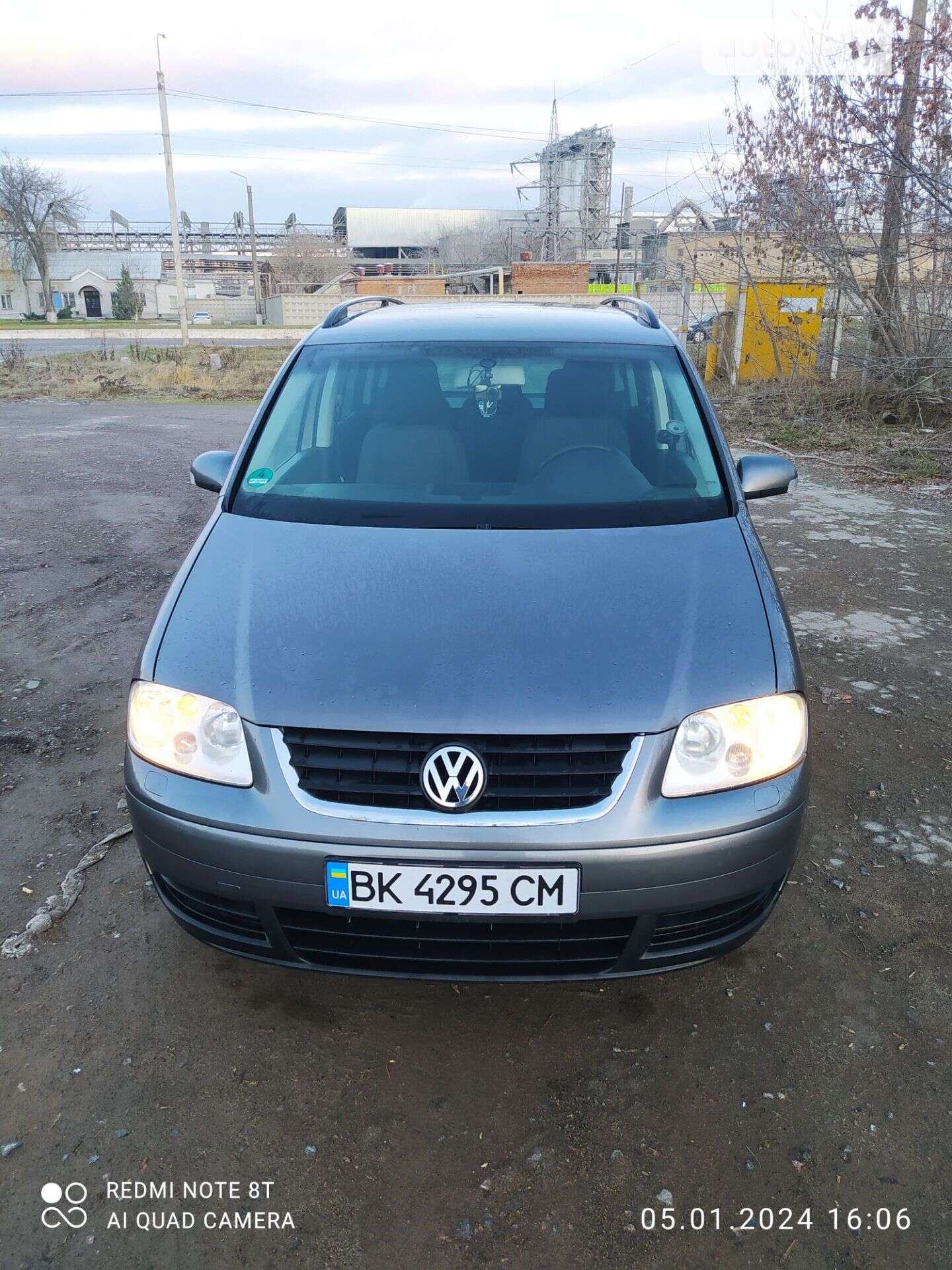 VOLKSWAGEN TOURAN 2004