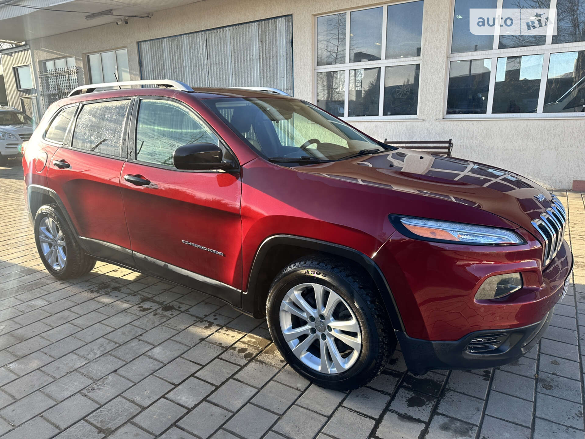 Головне фото звіту автомобіля JEEP CHEROKEE 2014