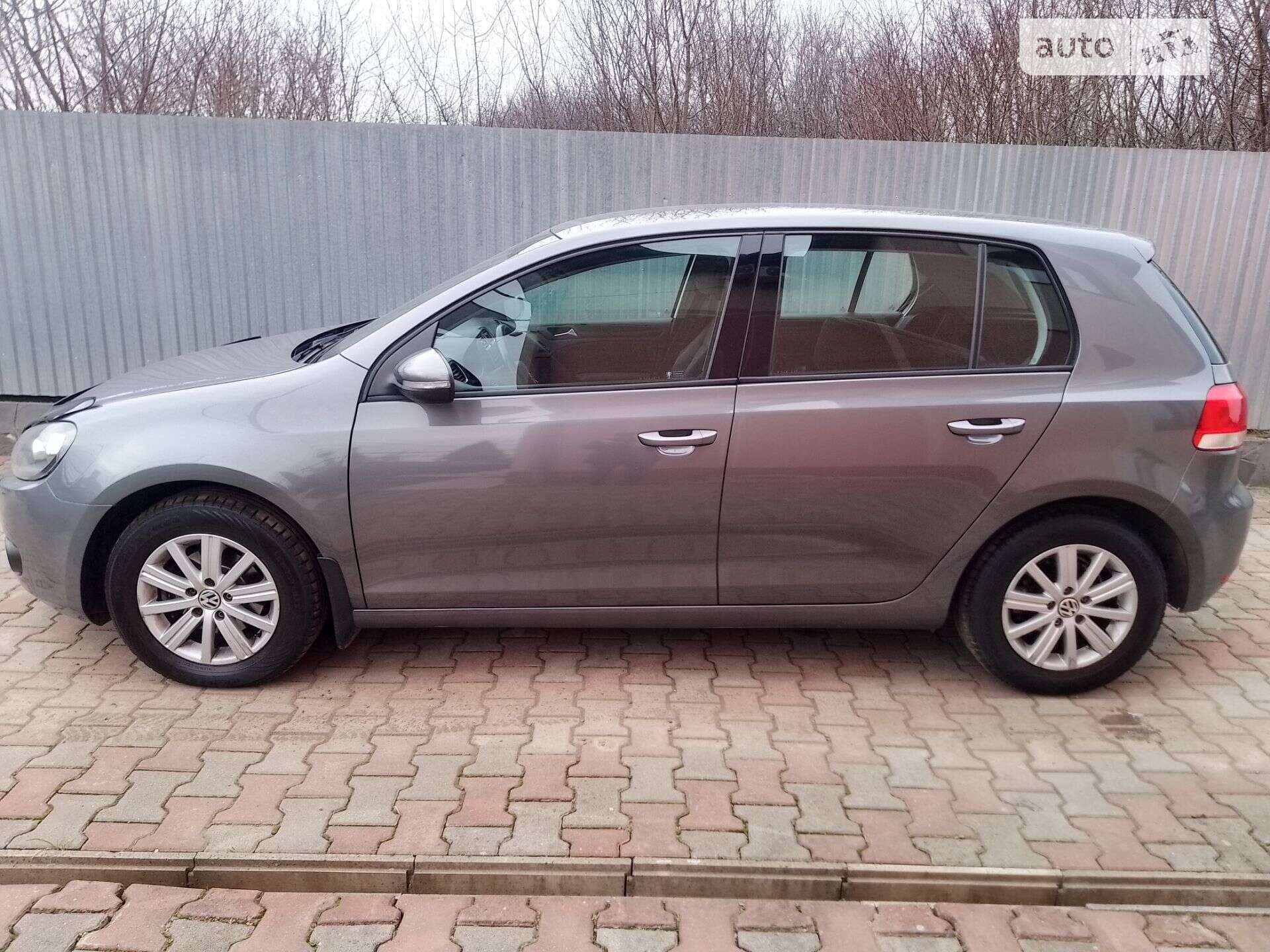 VOLKSWAGEN GOLF 2010