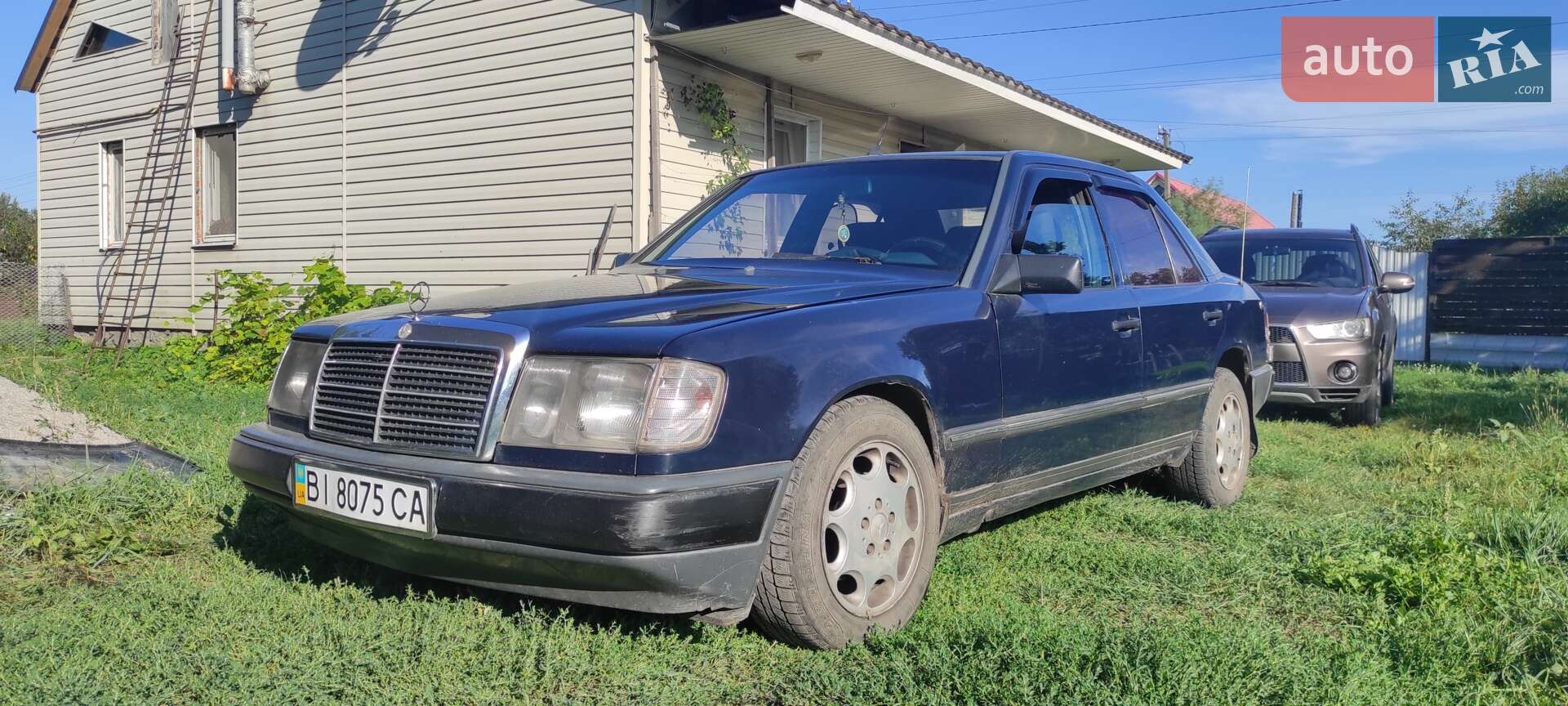 MERCEDES-BENZ 230 1987