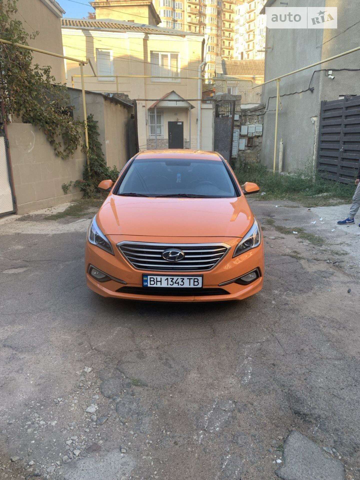 Головне фото звіту автомобіля HYUNDAI SONATA 2016