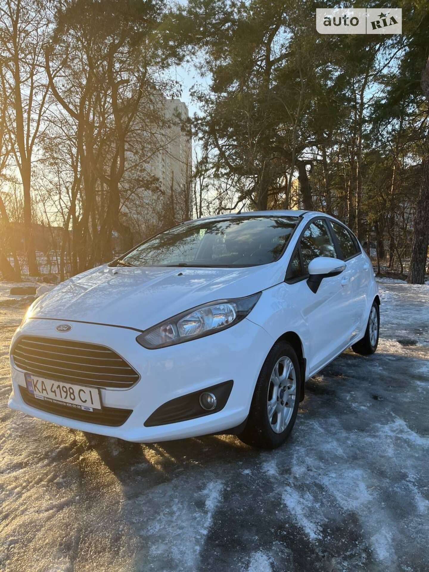 Головне фото звіту автомобіля FORD FIESTA 2015