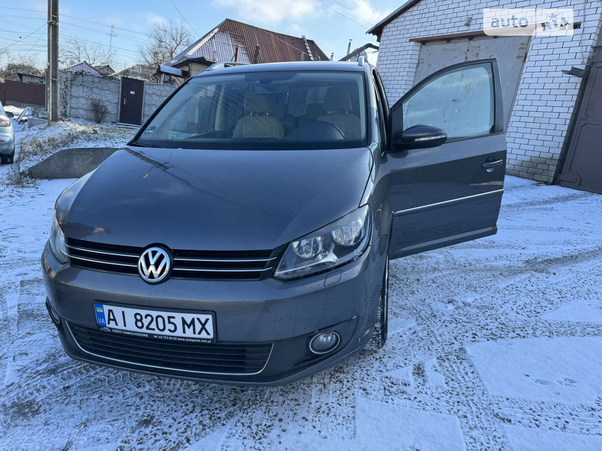 VOLKSWAGEN TOURAN 2010