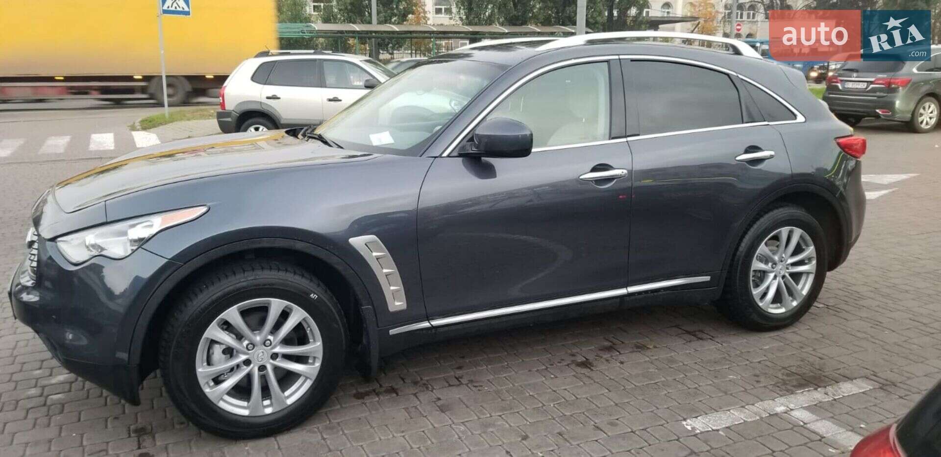 INFINITI FX35 2010