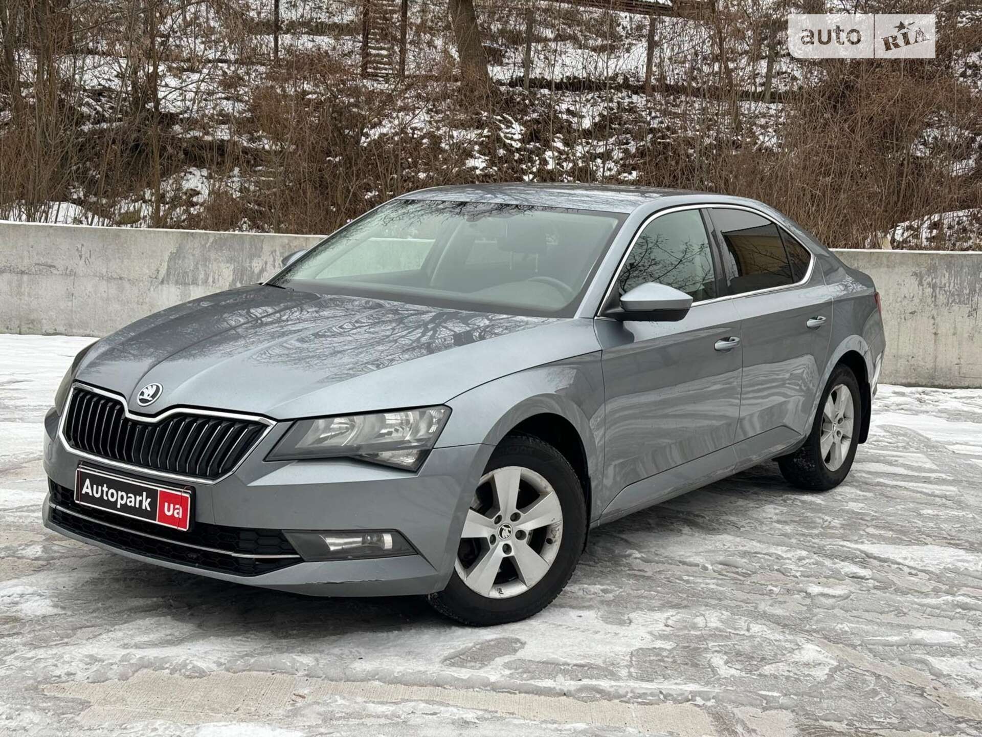 Головне фото звіту автомобіля SKODA SUPERB 2016