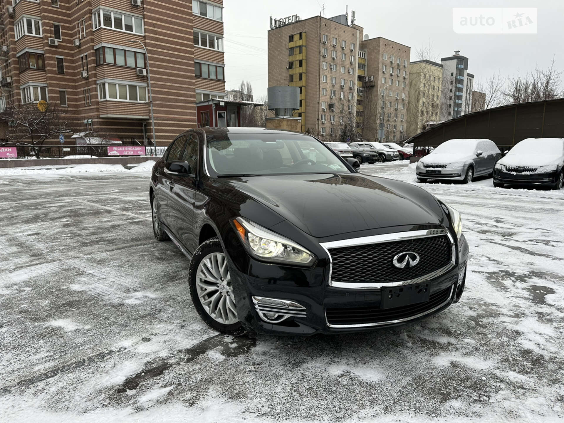 INFINITI Q70 2015