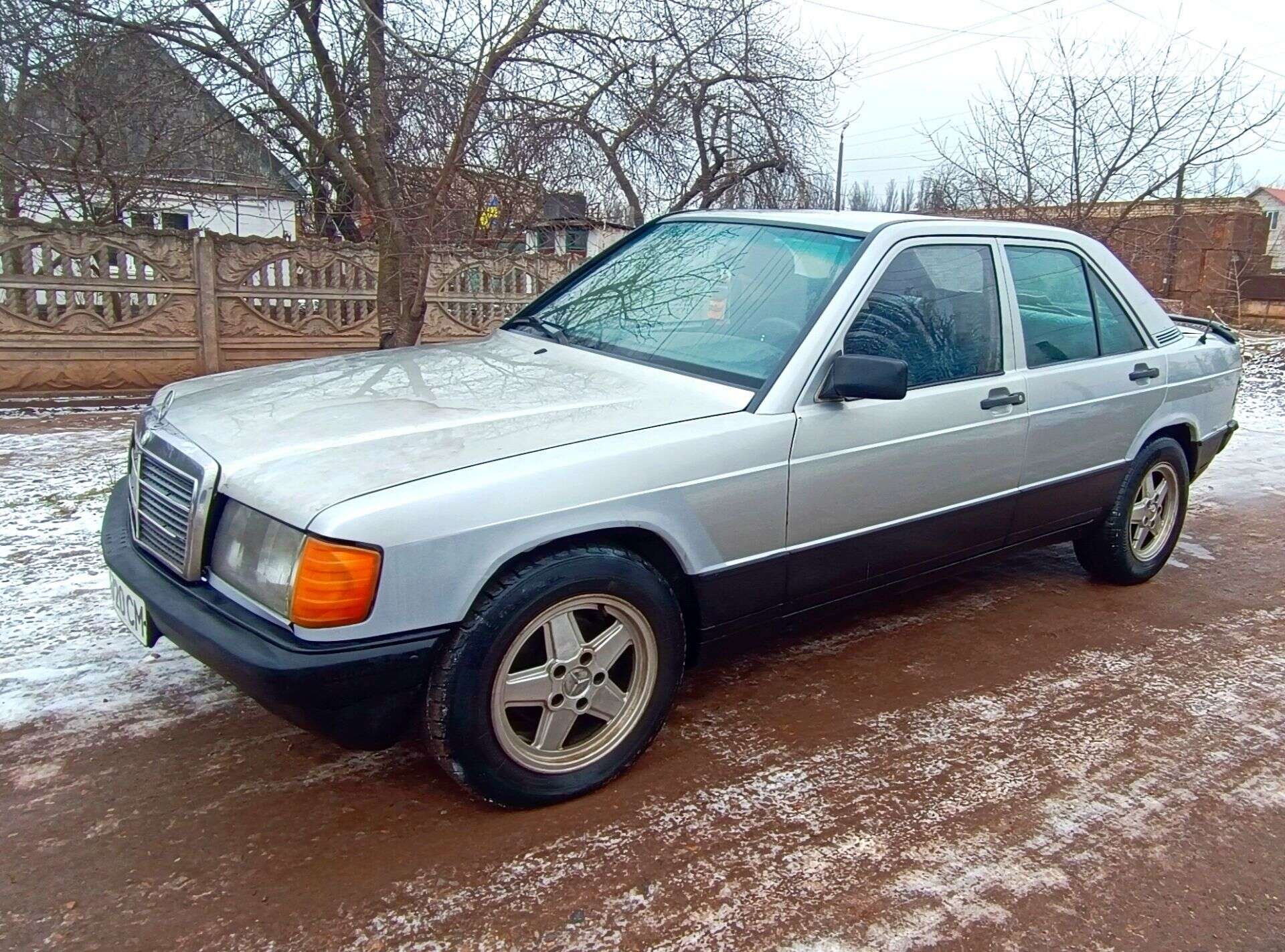MERCEDES-BENZ 190 1988