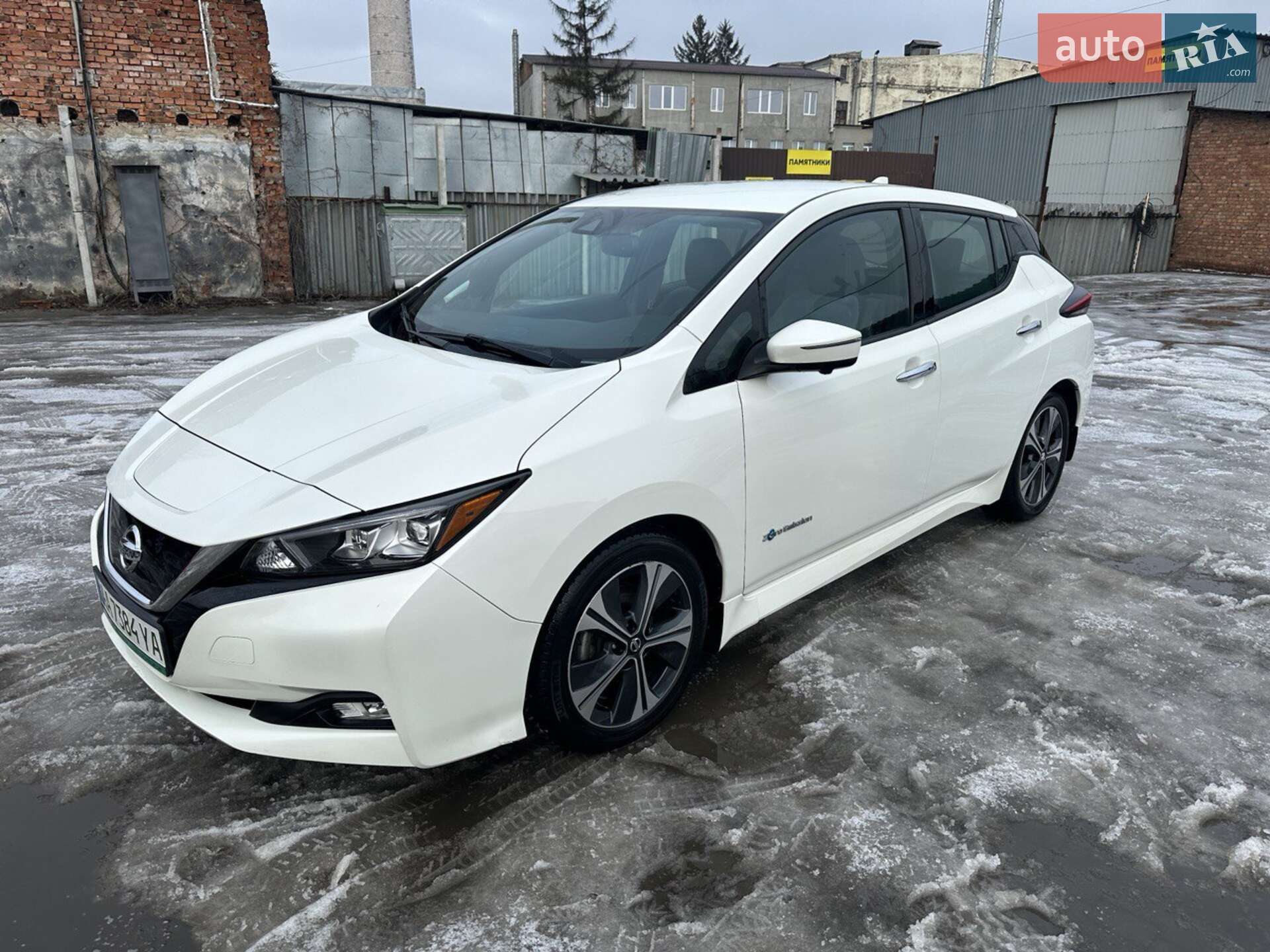 NISSAN LEAF 2017