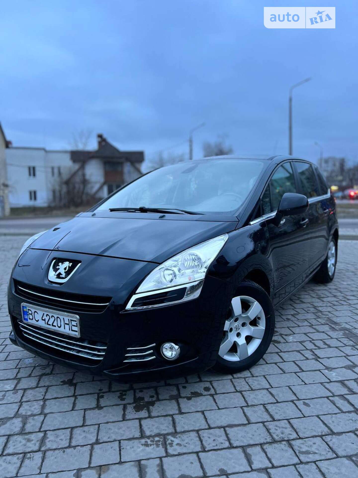 Головне фото звіту автомобіля PEUGEOT 5008 2012
