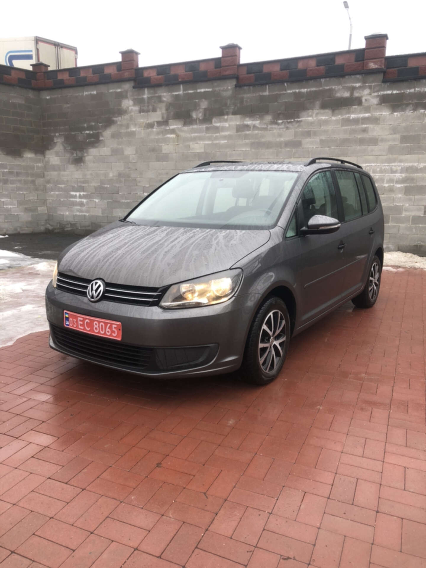 VOLKSWAGEN TOURAN 2010