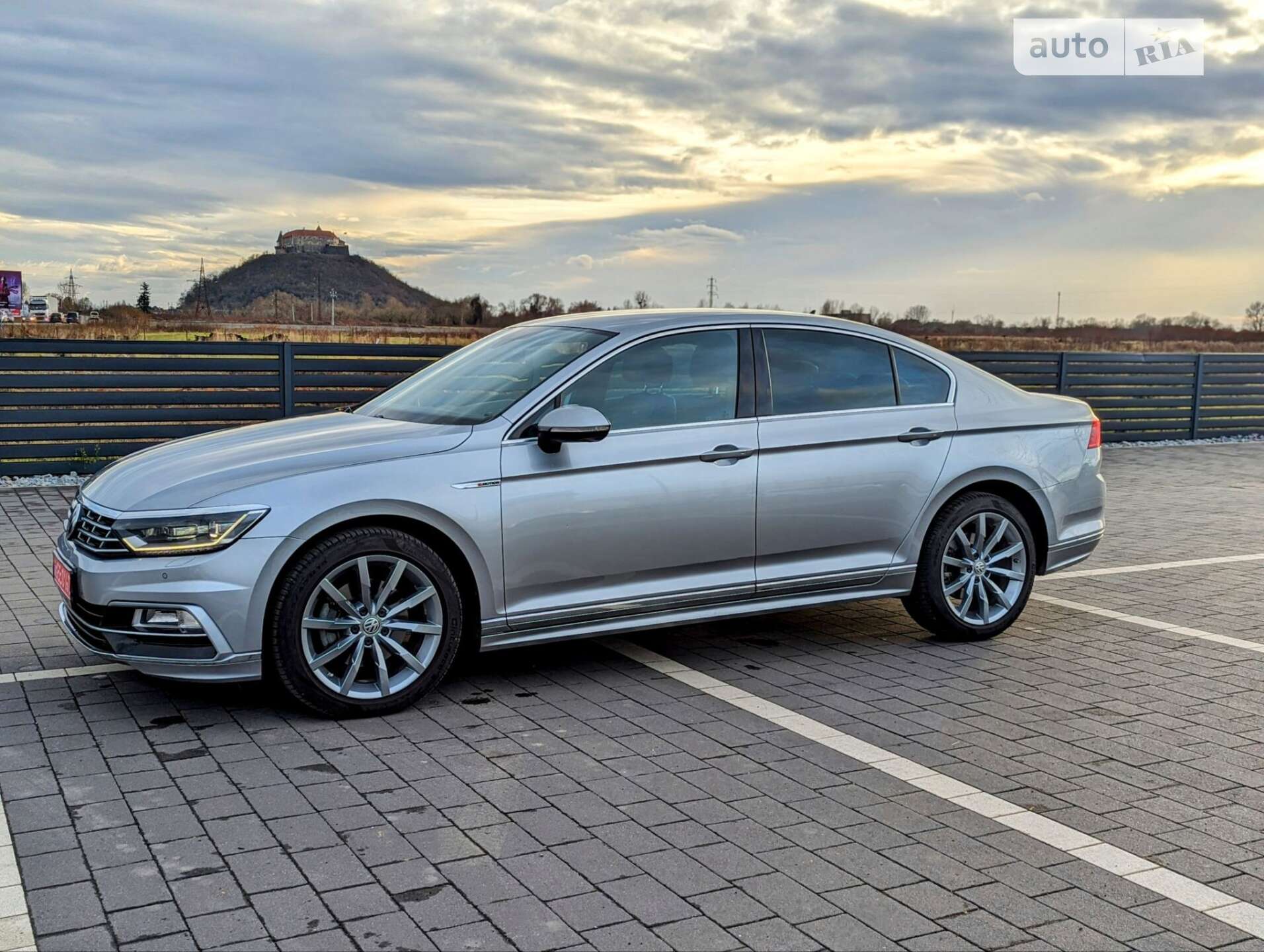 VOLKSWAGEN PASSAT 2018