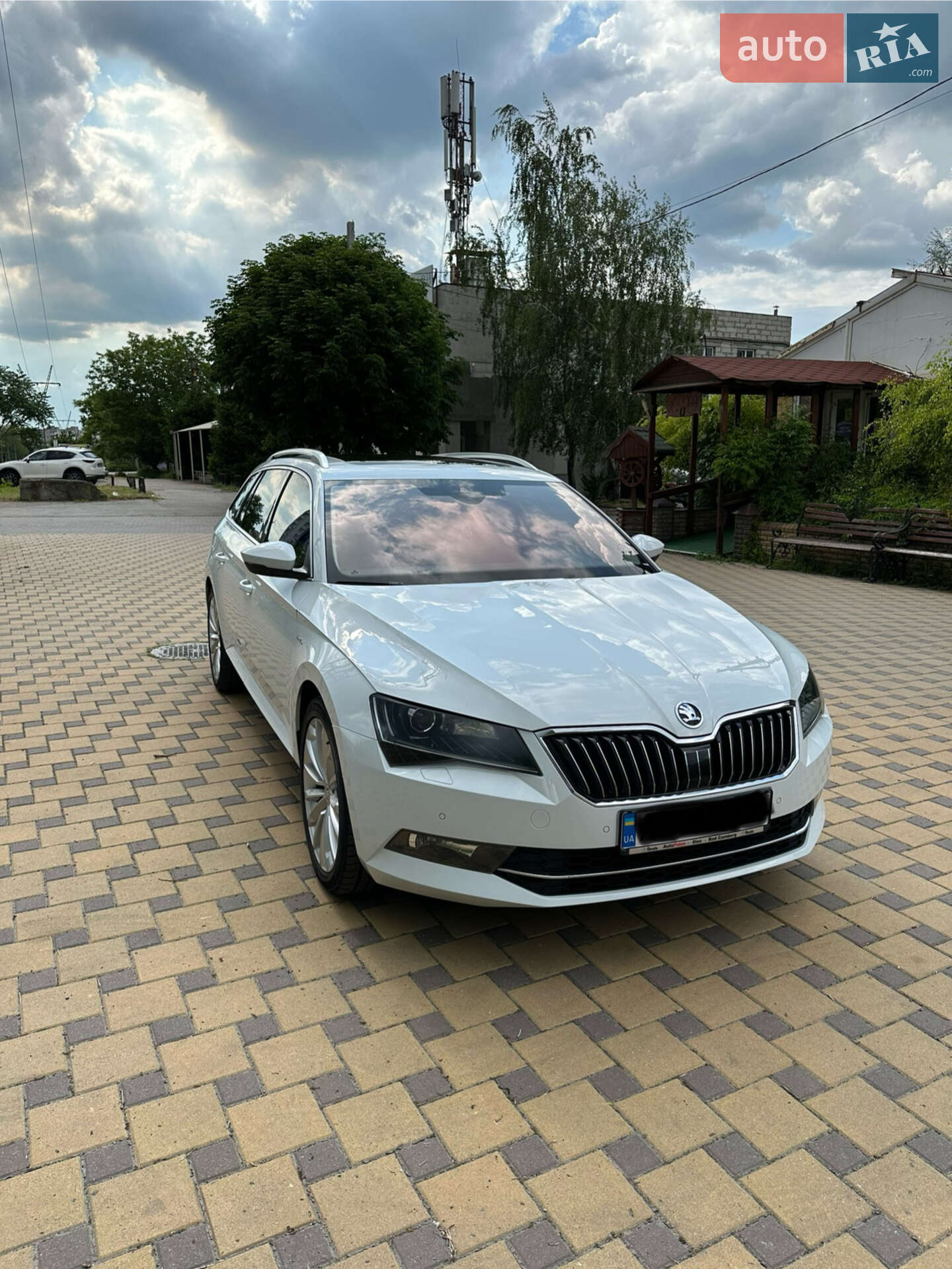 SKODA SUPERB 2016