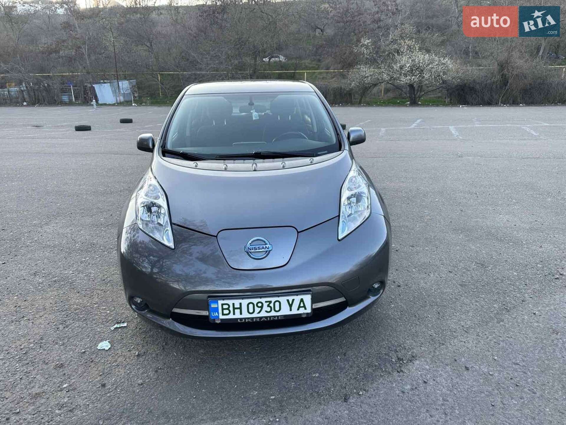 NISSAN LEAF 2014