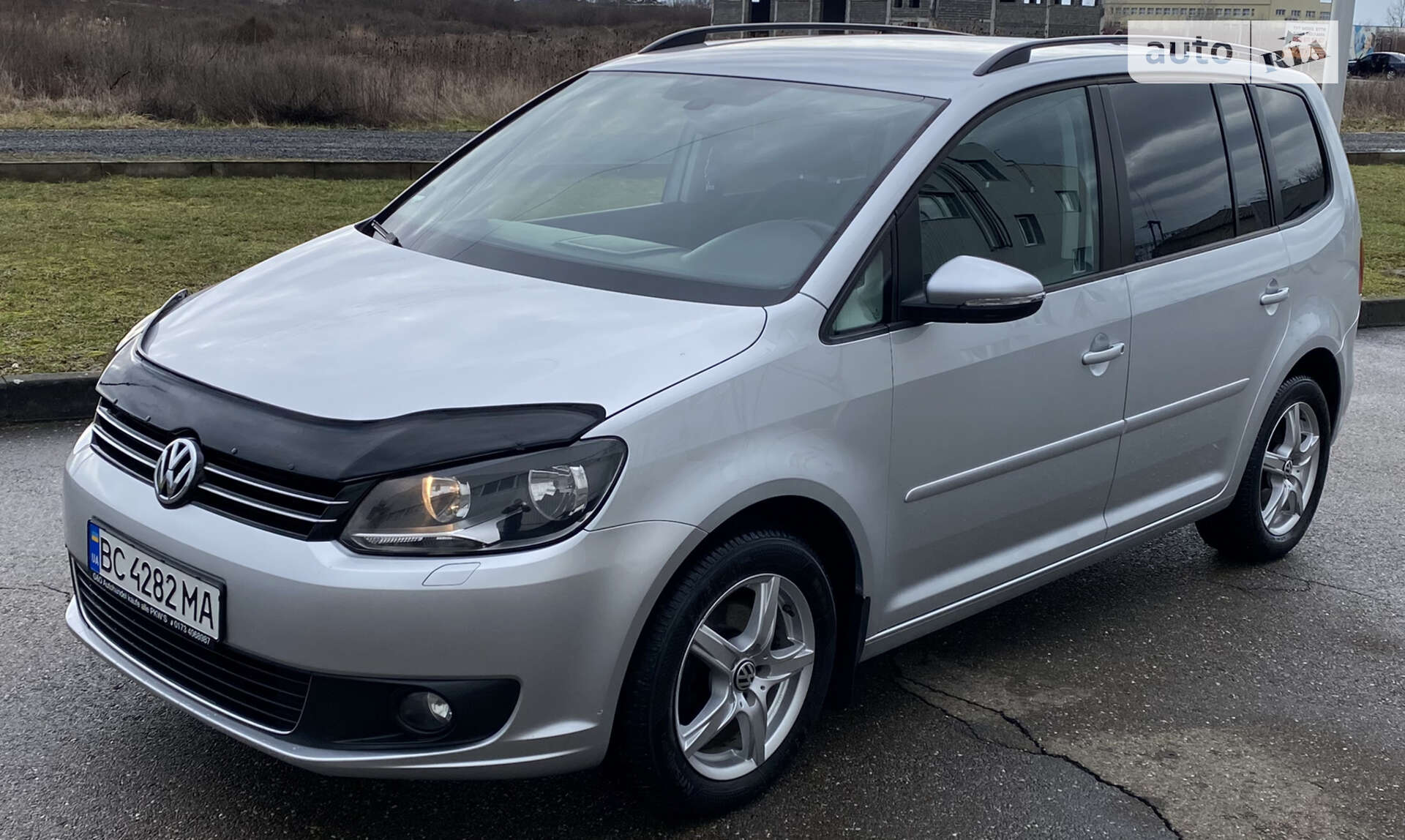 VOLKSWAGEN TOURAN 2010