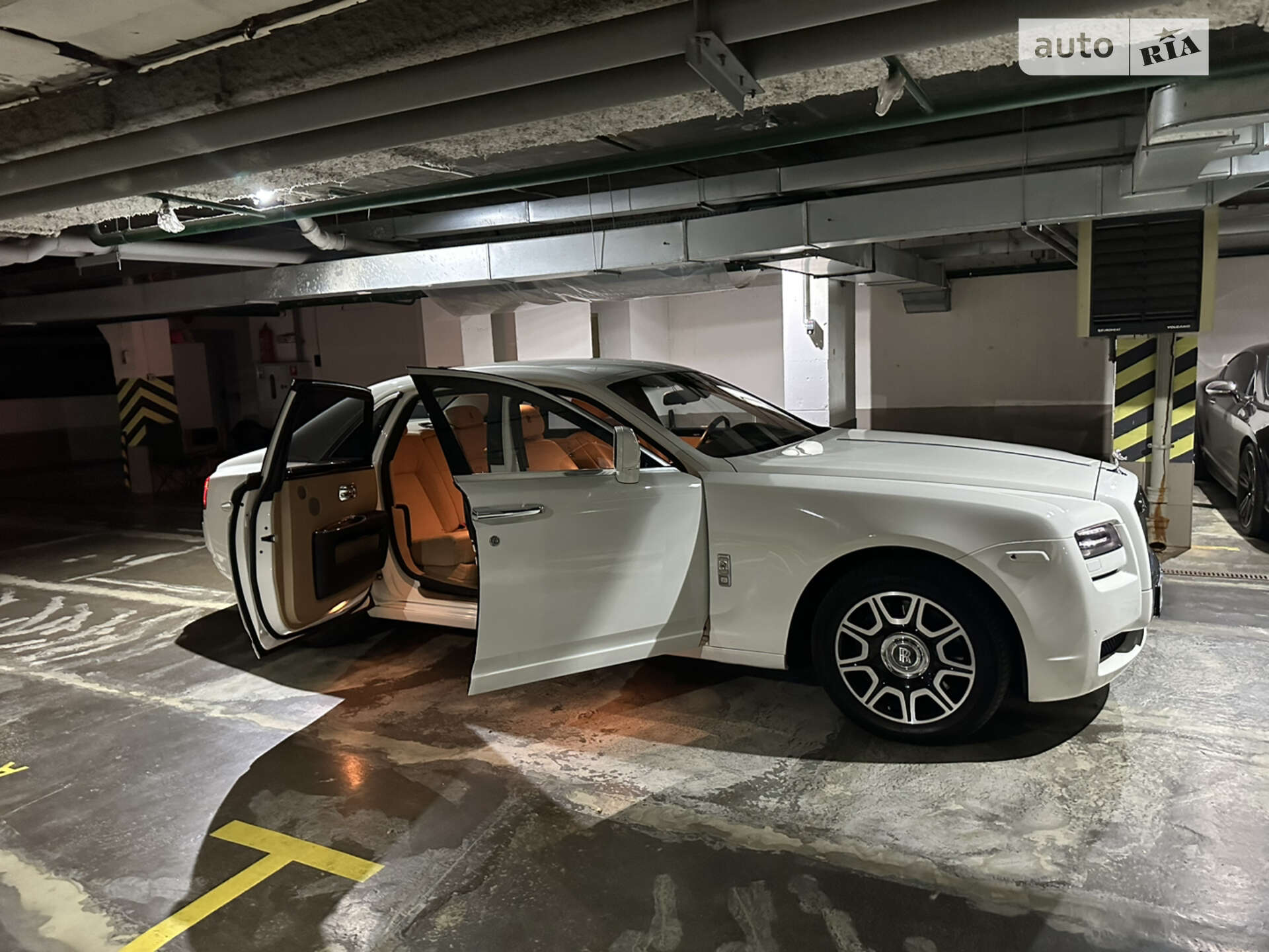 ROLLS-ROYCE GHOST
