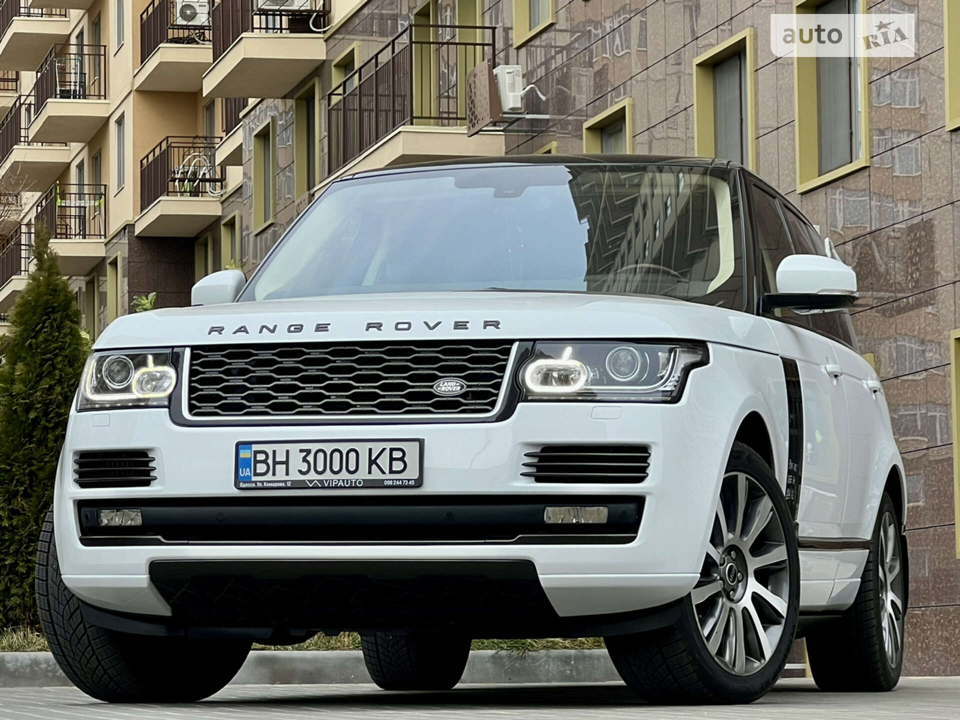 Головне фото звіту автомобіля LAND ROVER RANGE ROVER 2013