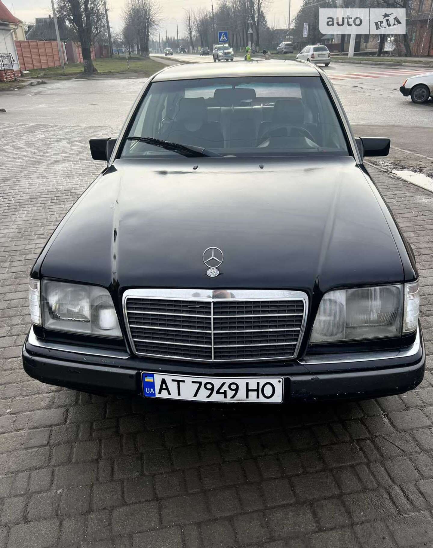MERCEDES-BENZ 124 1986