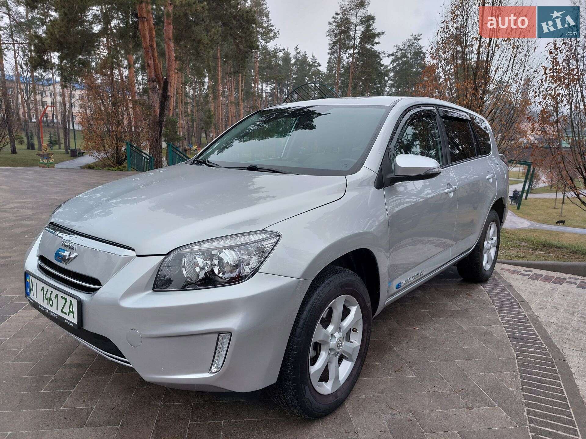 TOYOTA RAV4 EV 2014