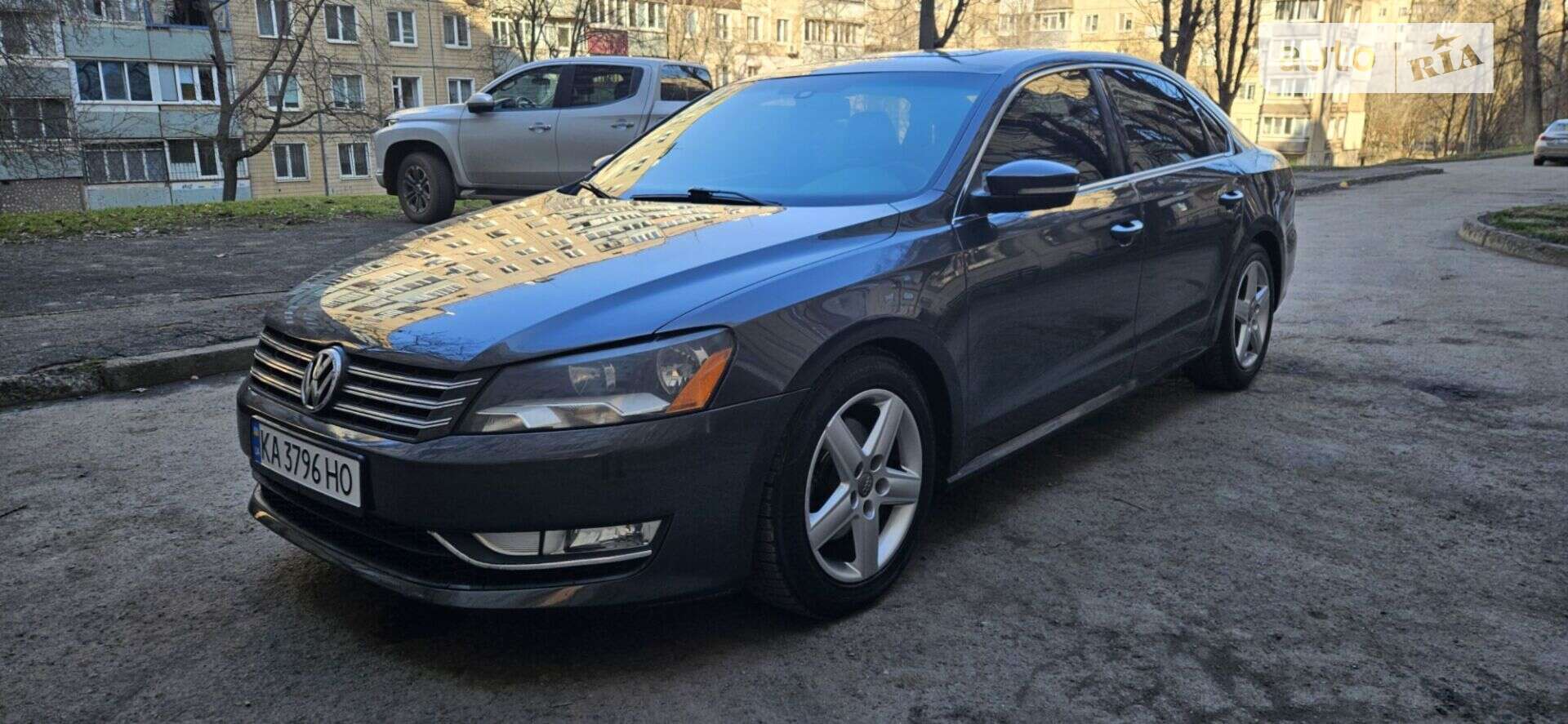 VOLKSWAGEN PASSAT 2012