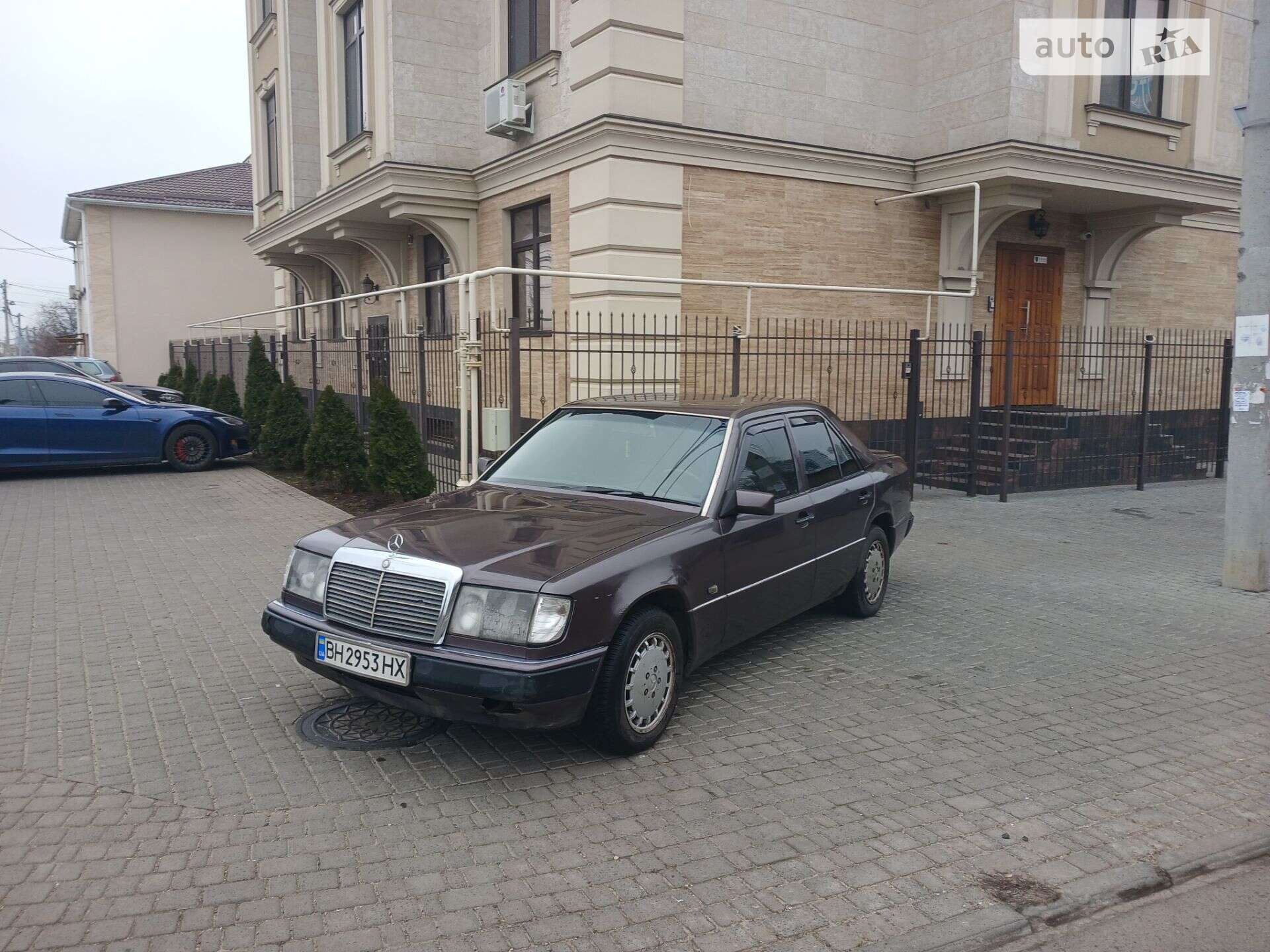 MERCEDES-BENZ E 200 1993