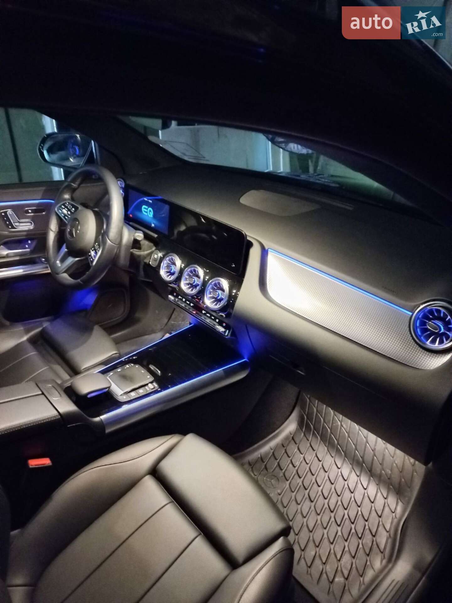 MERCEDES-BENZ EQA 300 2021