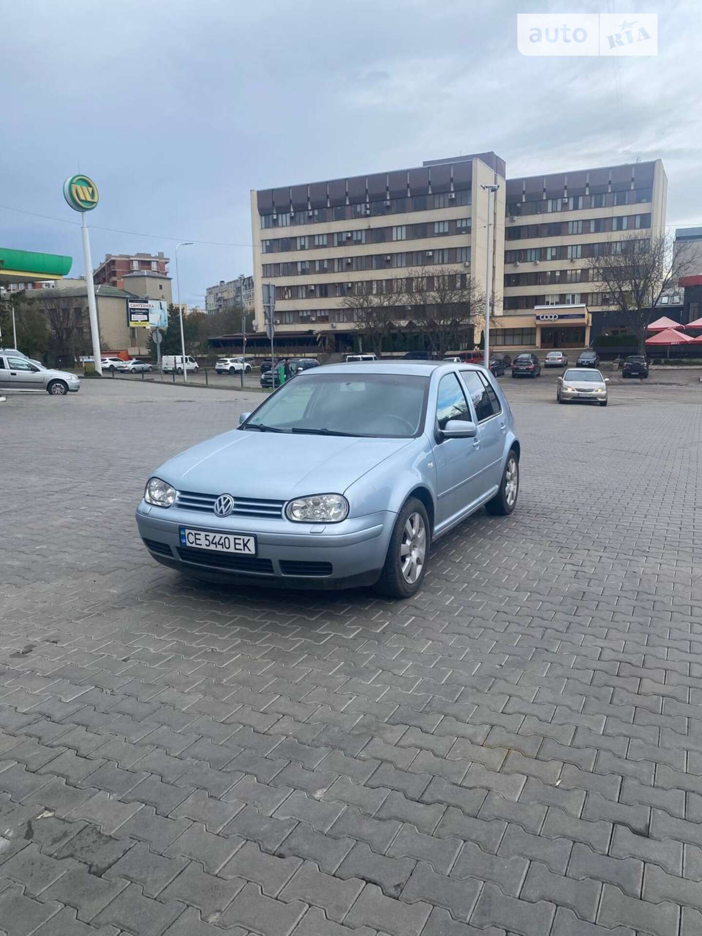 VOLKSWAGEN GOLF