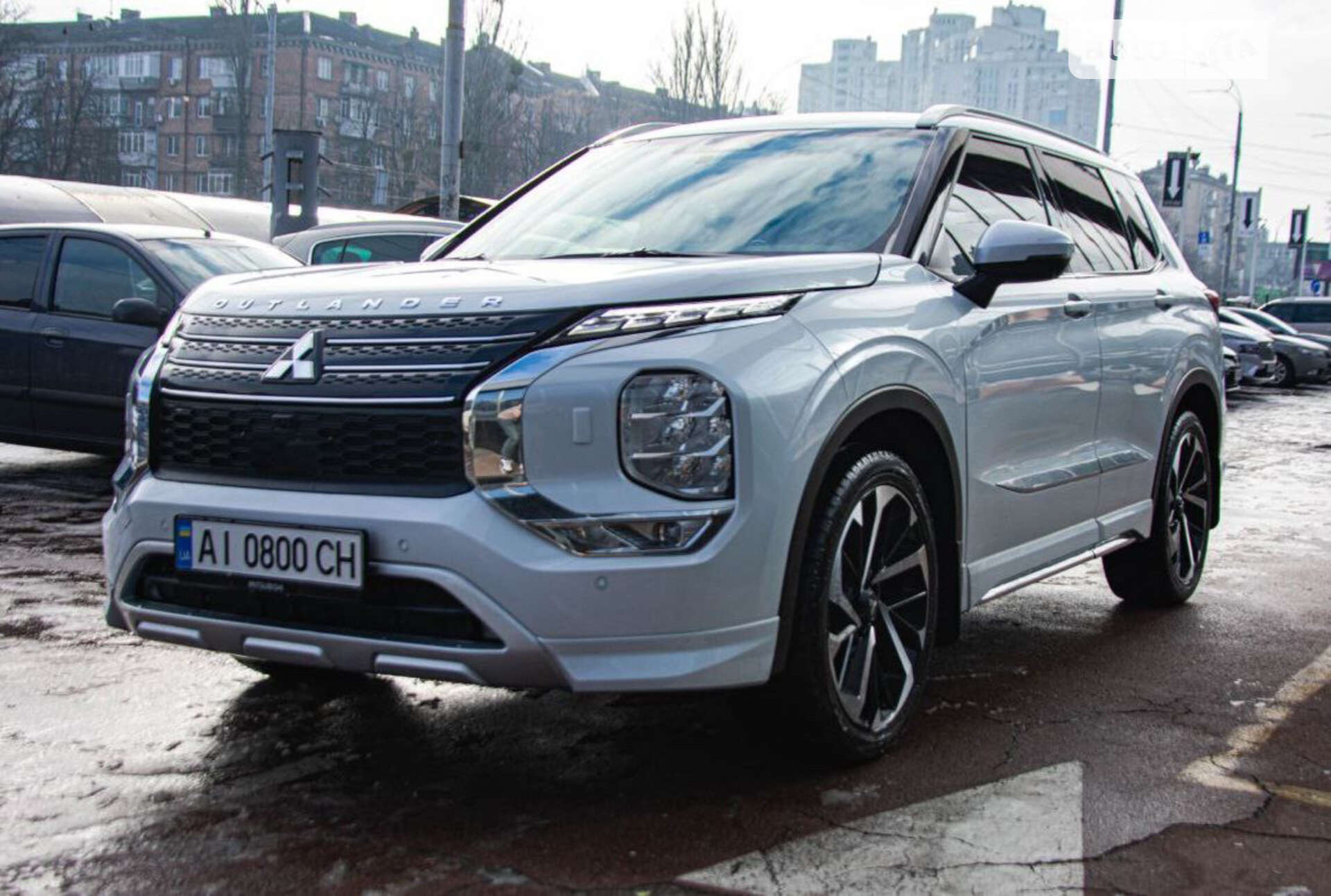MITSUBISHI OUTLANDER