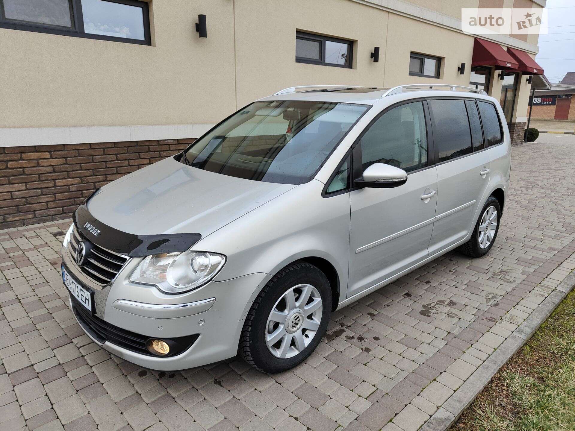 VOLKSWAGEN TOURAN 2010