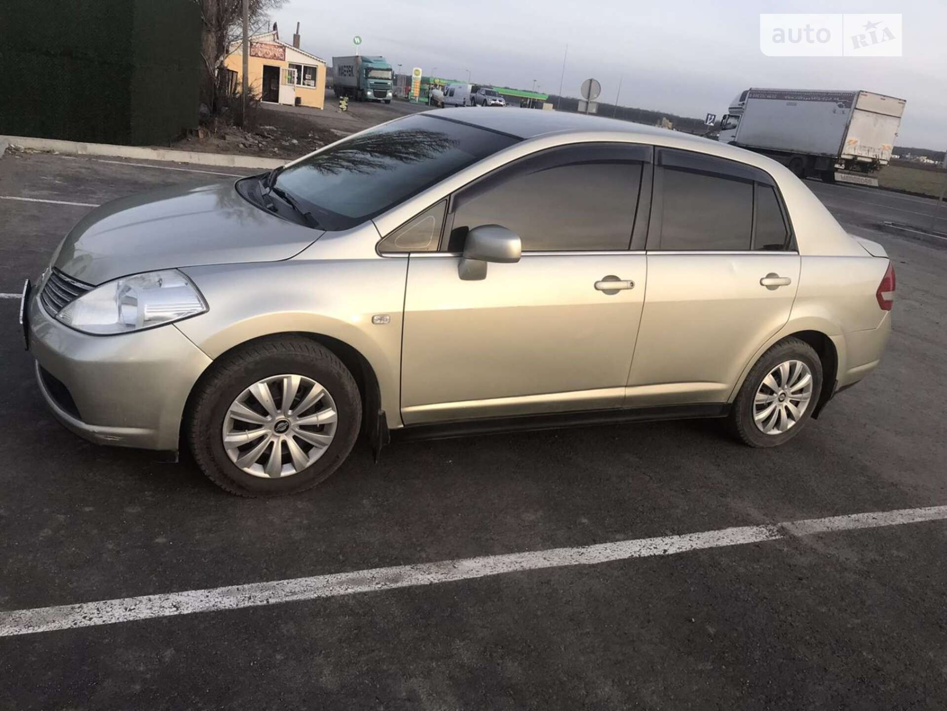 NISSAN TIIDA 2006