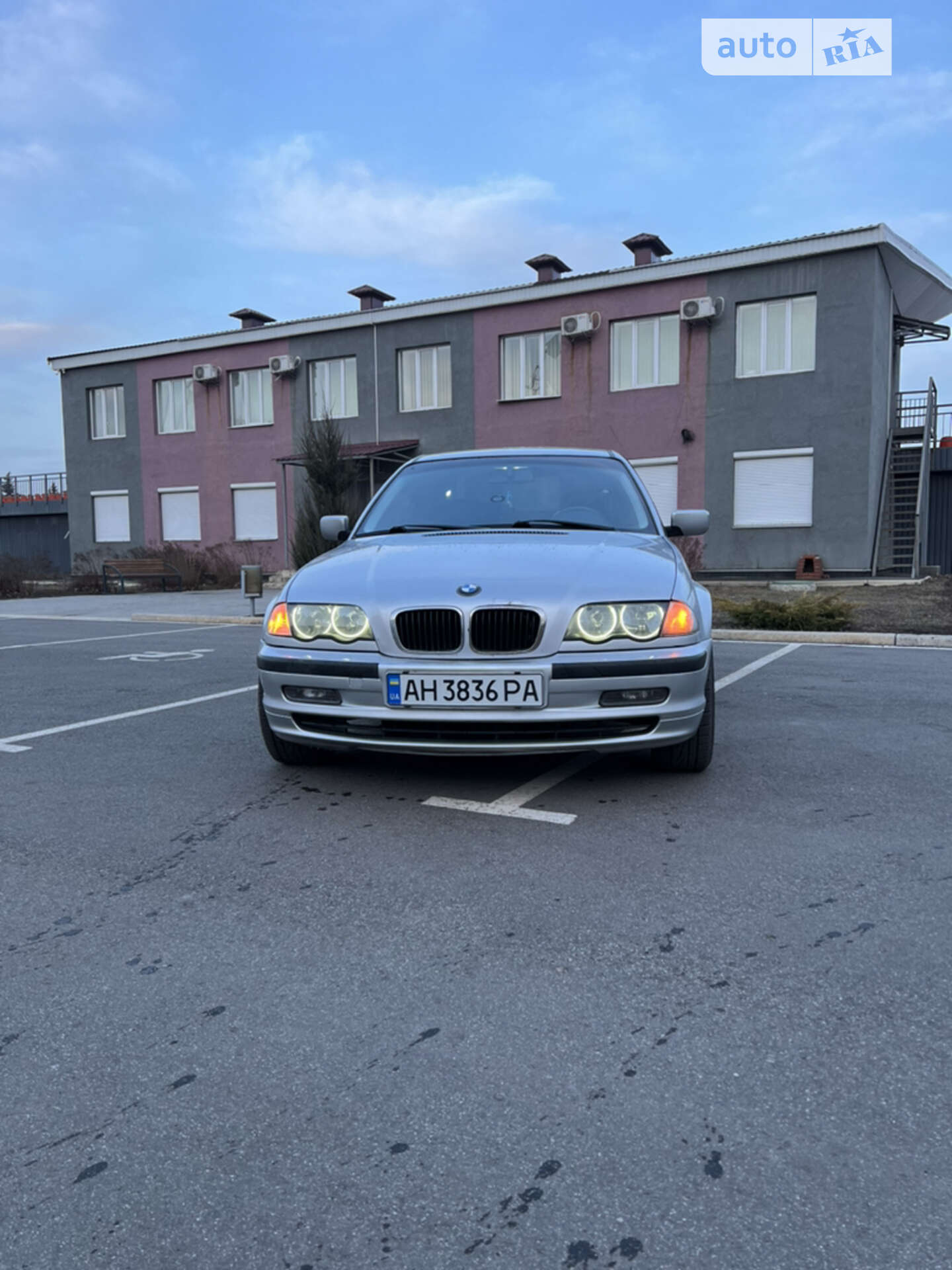 Головне фото звіту автомобіля BMW 318I 1999
