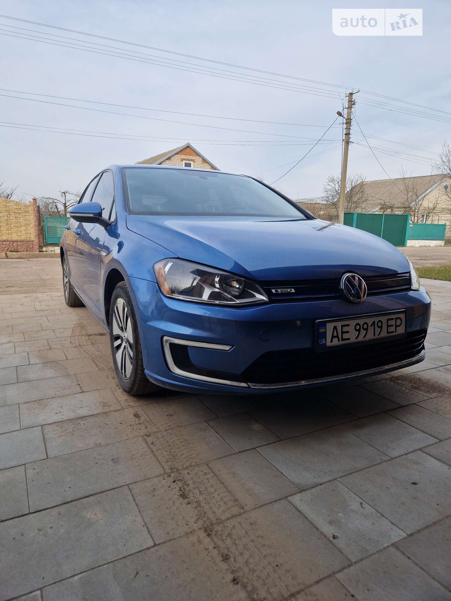 VOLKSWAGEN E-GOLF 2016