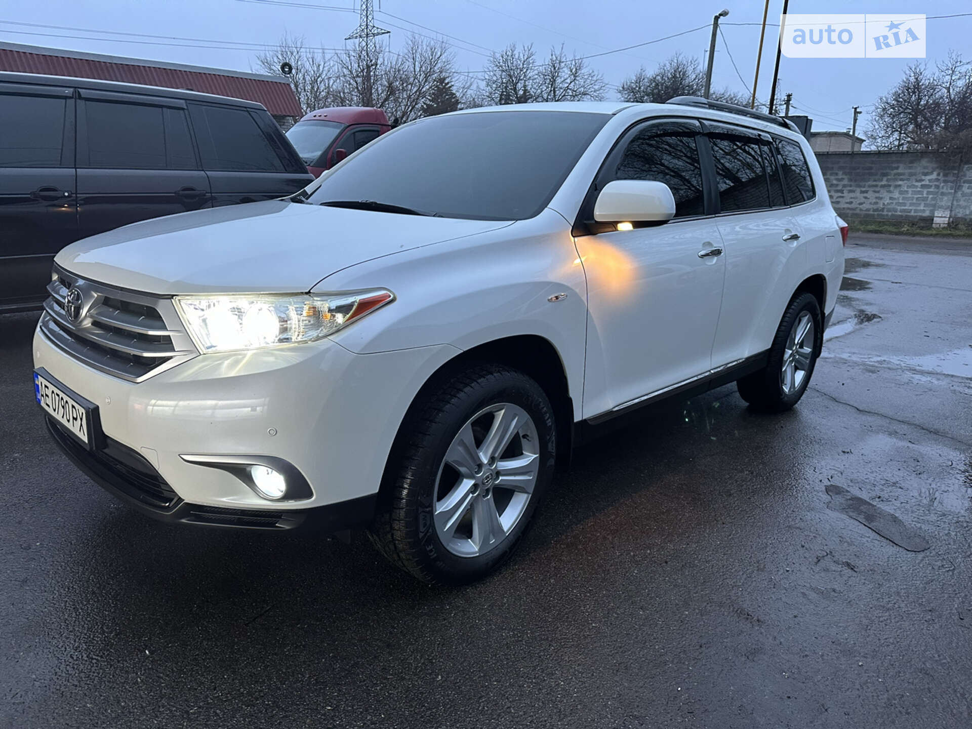 TOYOTA HIGHLANDER