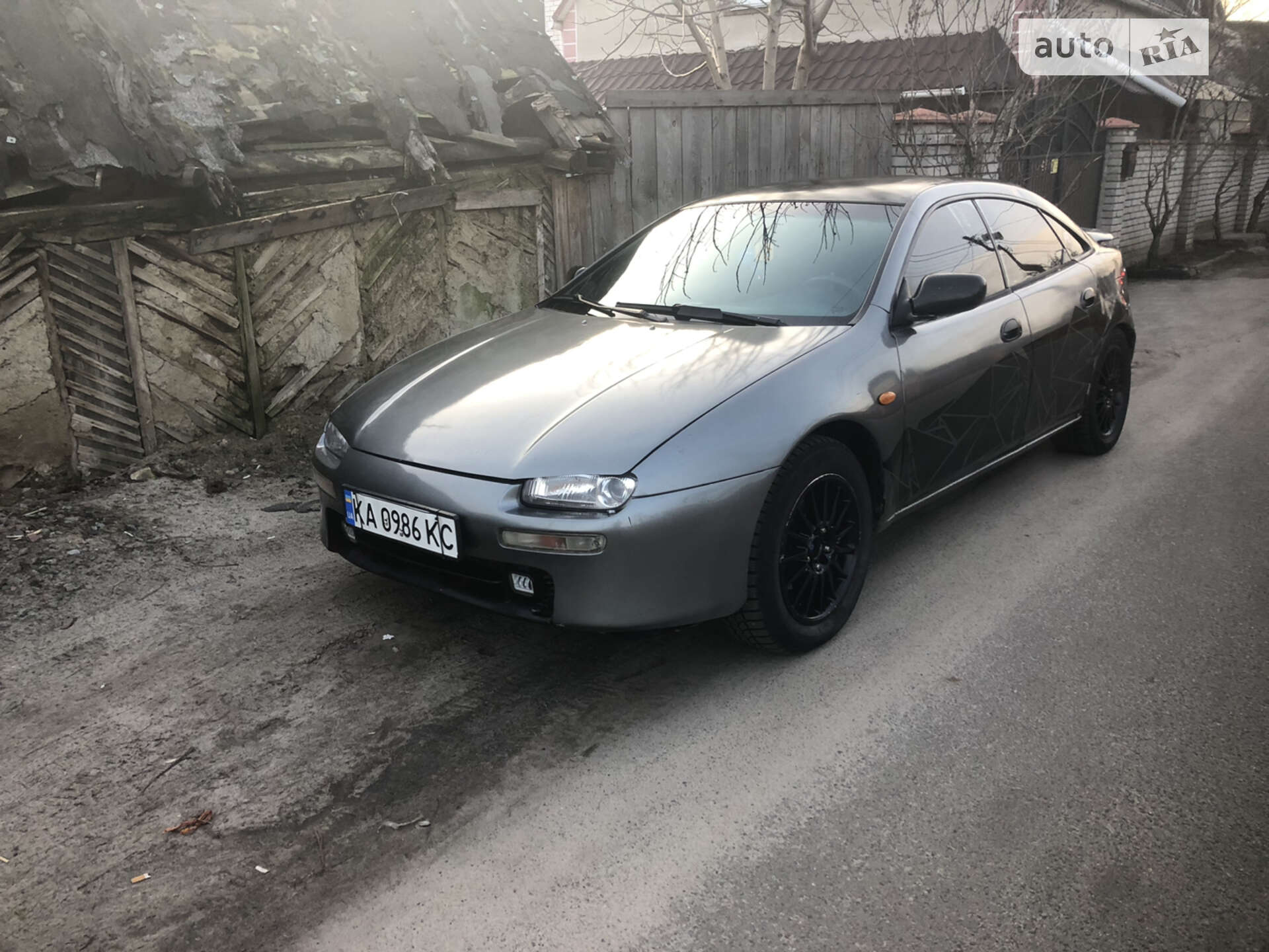 Головне фото звіту автомобіля MAZDA 323 F 1994